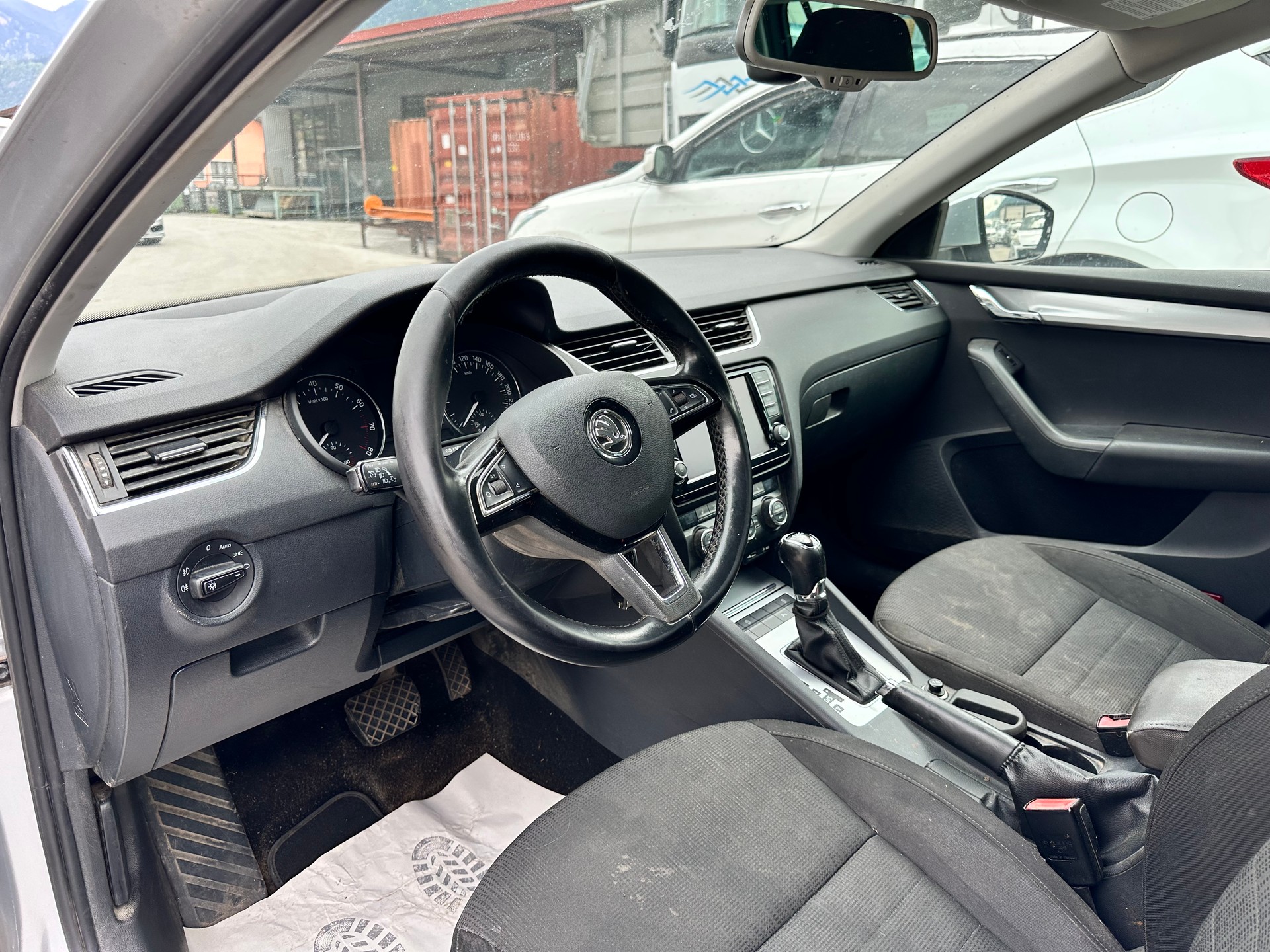SKODA Octavia Combi 1.8 TSI Ambition 4x4 DSG-image-9