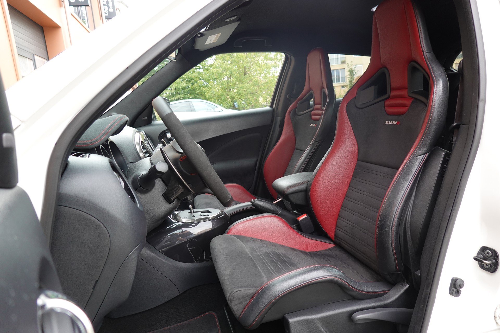 NISSAN Juke 1.6 DIG-T Nismo RS 4x4 "* CH Auto * Sièges Recaro * Black Edition * Interieur Alcantara * Tempomat *"-image-22