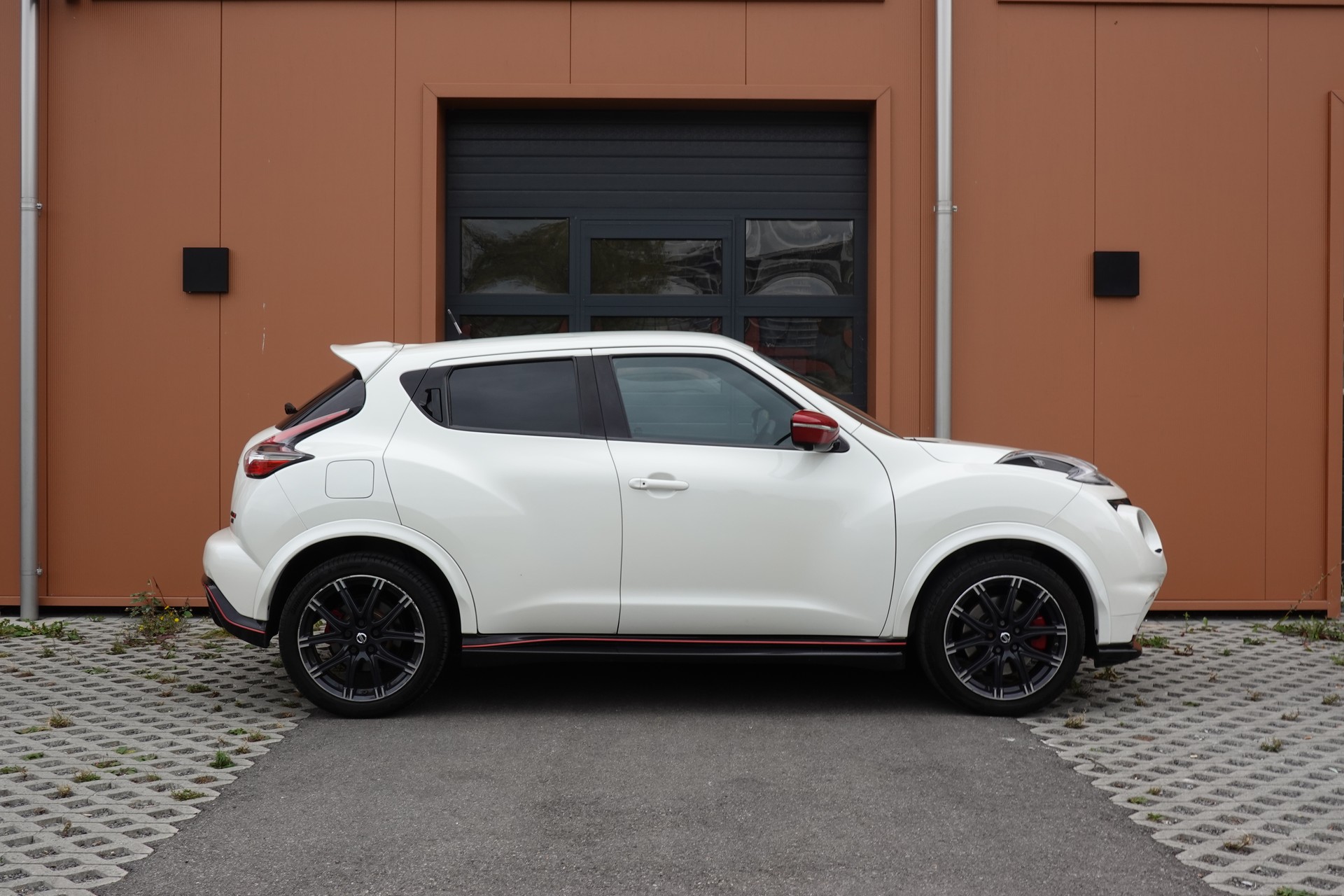 NISSAN Juke 1.6 DIG-T Nismo RS 4x4 "* CH Auto * Sièges Recaro * Black Edition * Interieur Alcantara * Tempomat *"-showroom-element-3