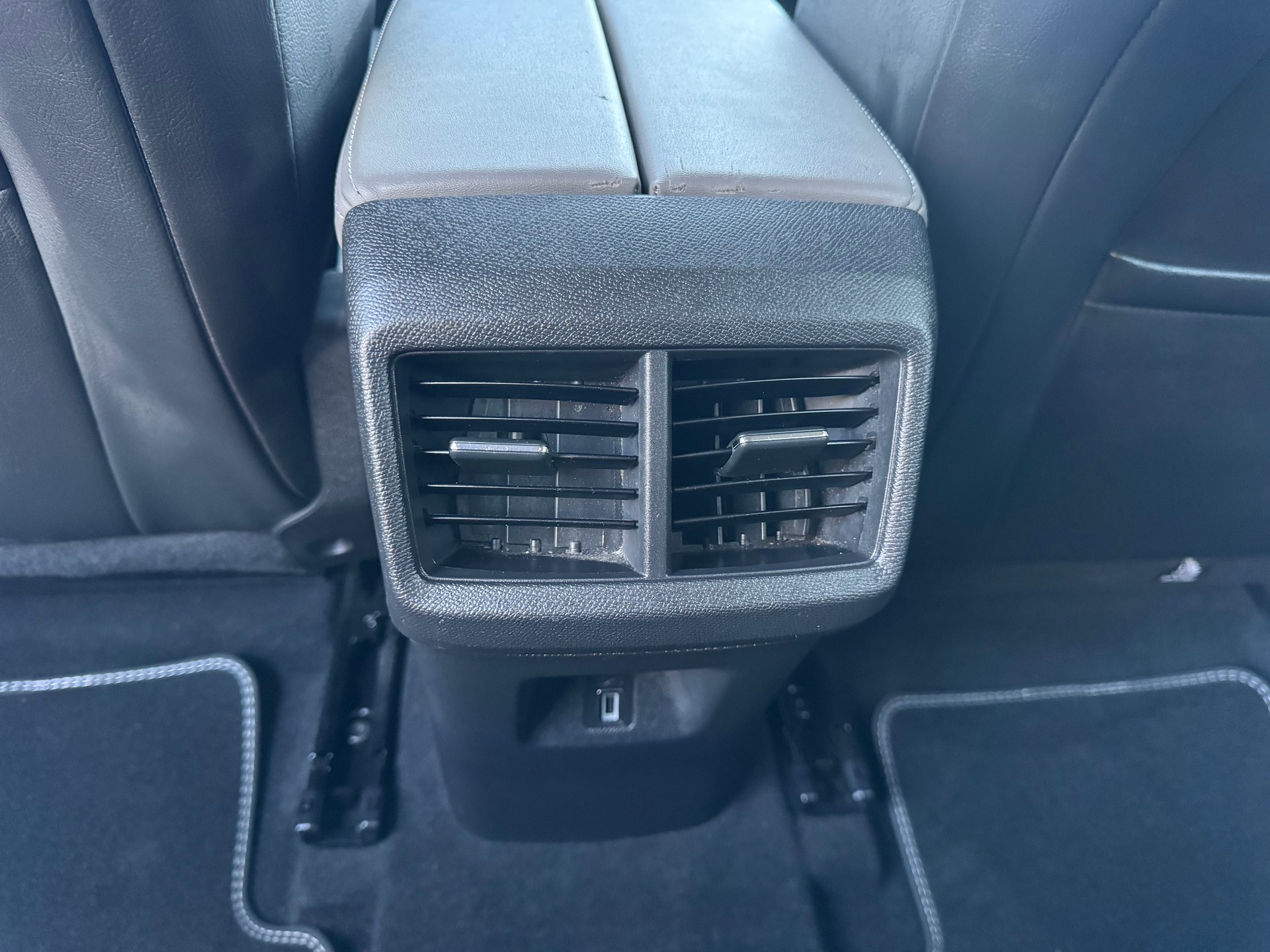 CITROEN C5 Aircross 1.6 PHEV Shine-image-18