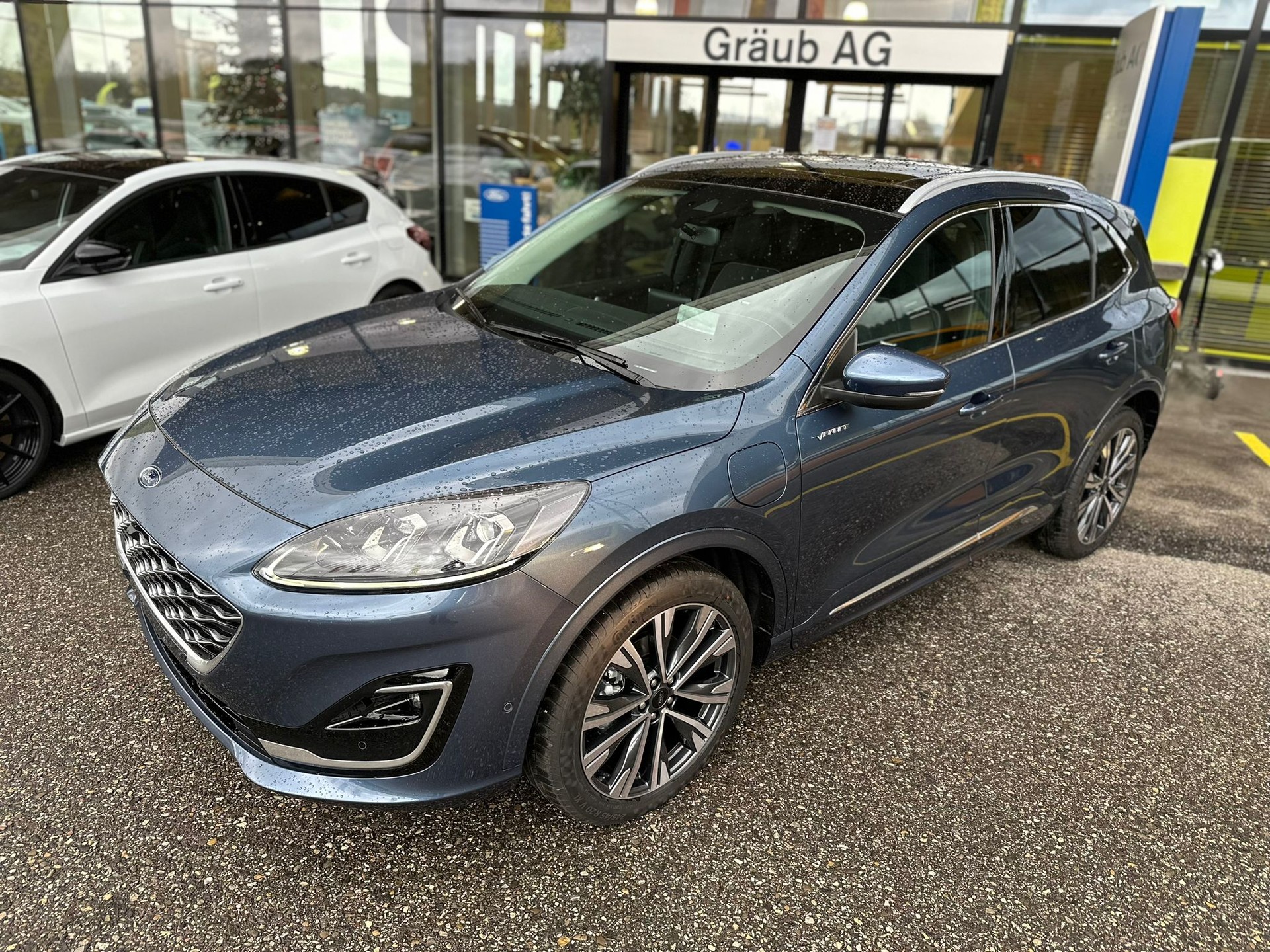 FORD Kuga 2.5 PHEV Vignale 2WD blue-showroom-element-2