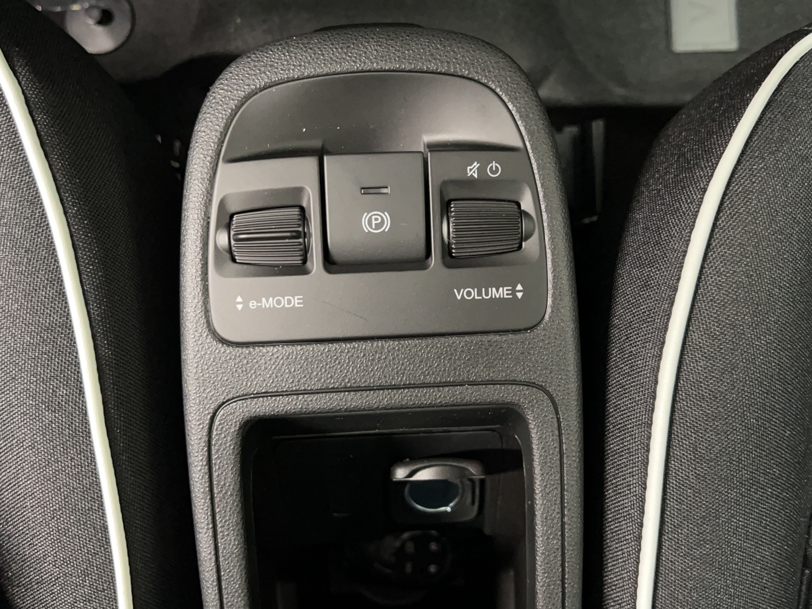 FIAT 500 BEV Swiss Edition 118 PS-image-9