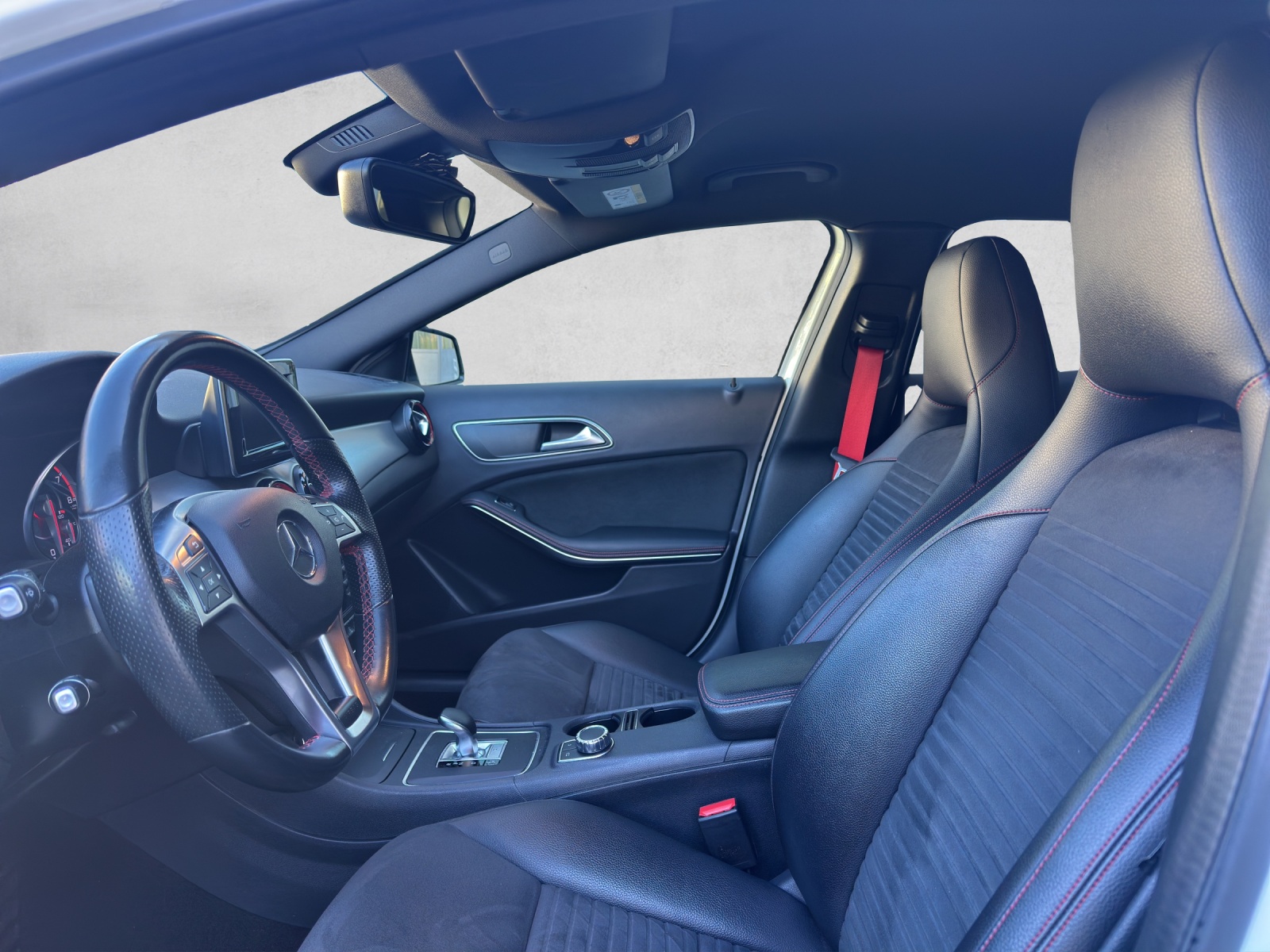 MERCEDES-BENZ GLA 45 AMG 4Matic 7G-DCT-image-4