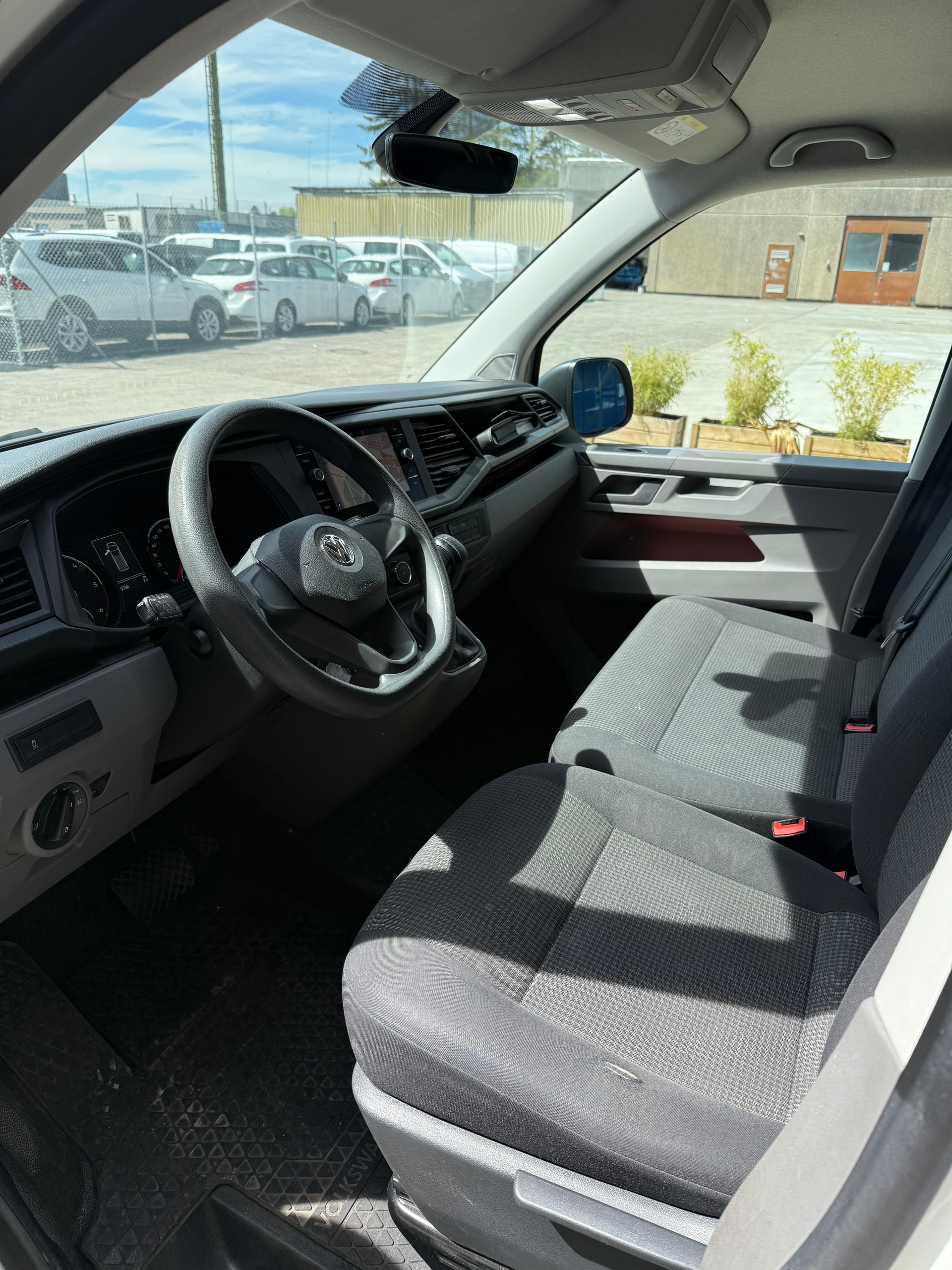 VW T6.1 2.0 TDI 4Motion DSG-image-8