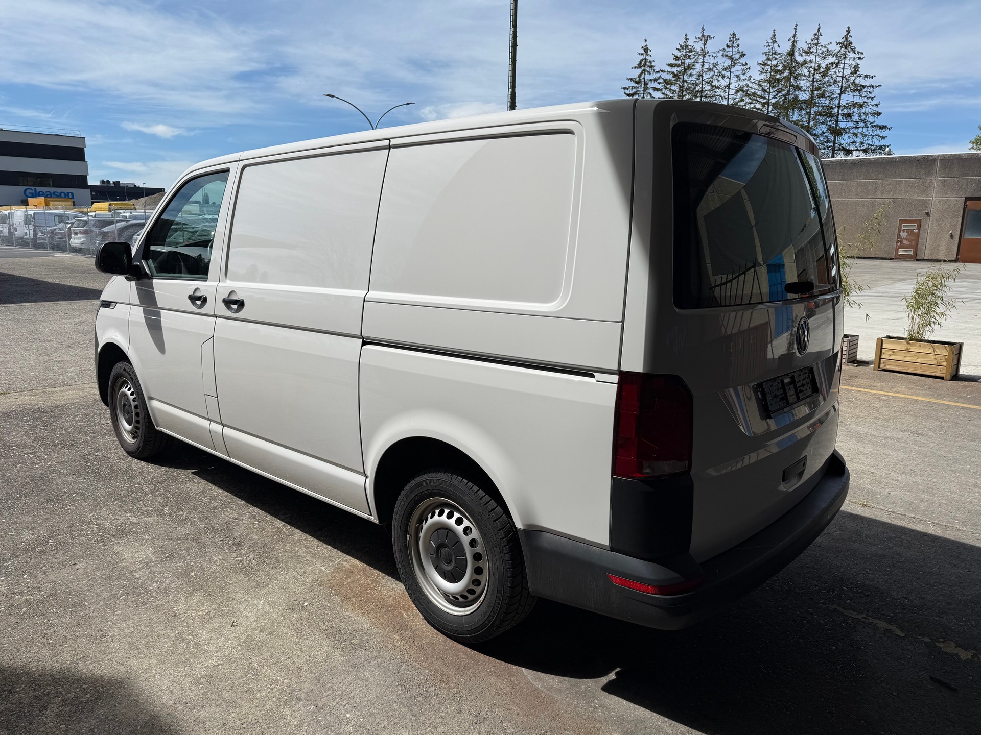 VW T6.1 2.0 TDI 4Motion DSG-image-5