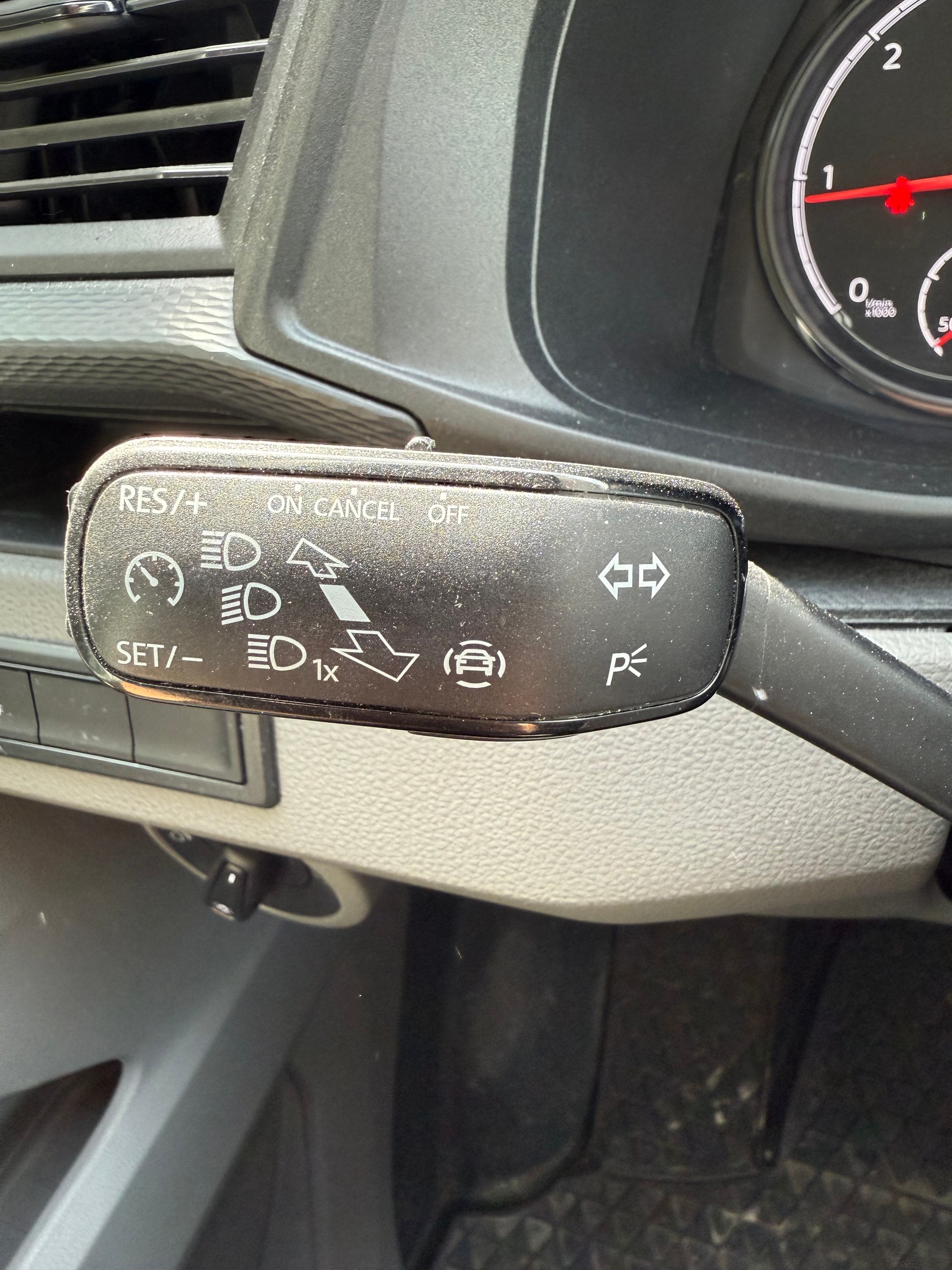 VW T6.1 2.0 TDI 4Motion DSG-image-9