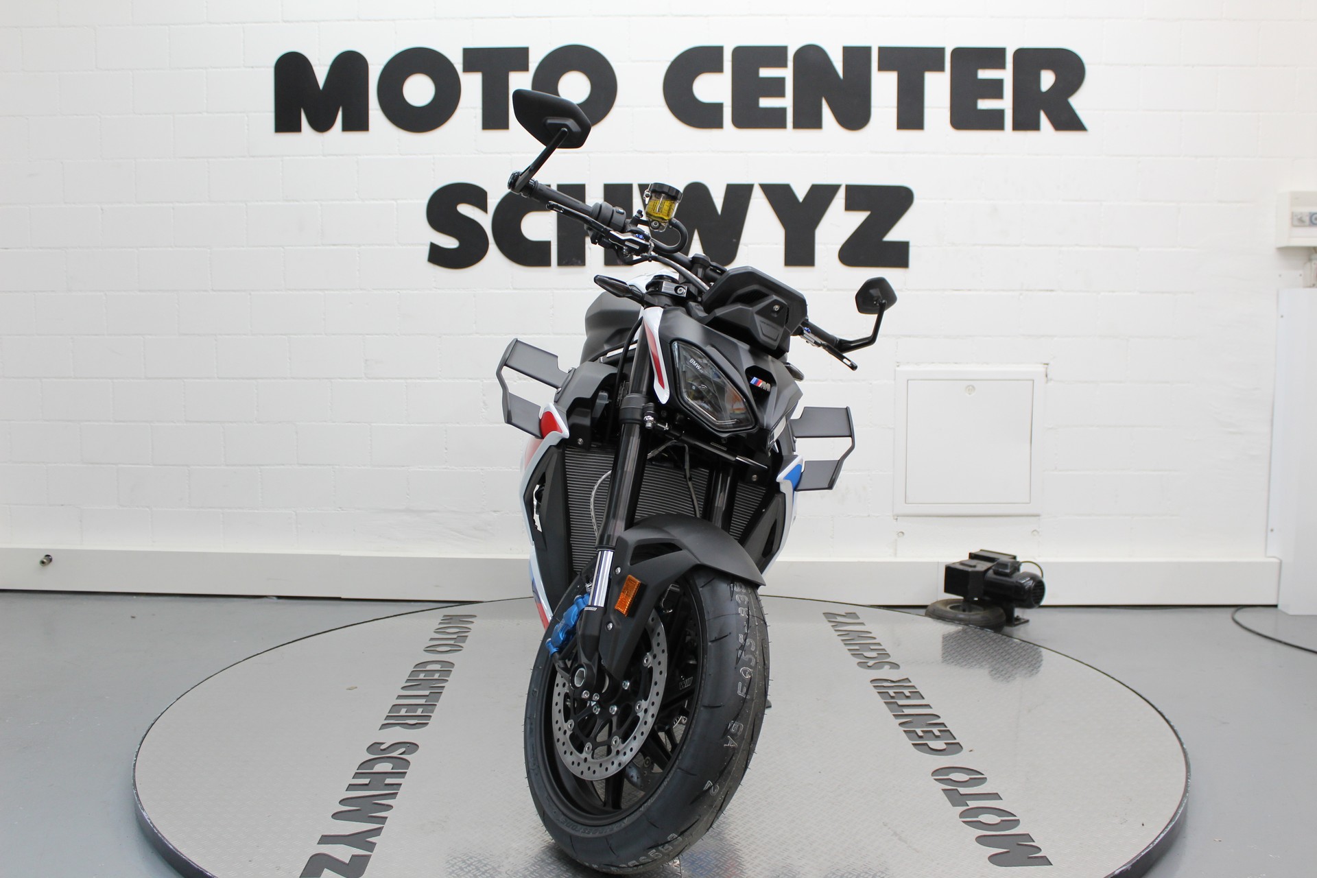 BMW M 1000 R-image-2
