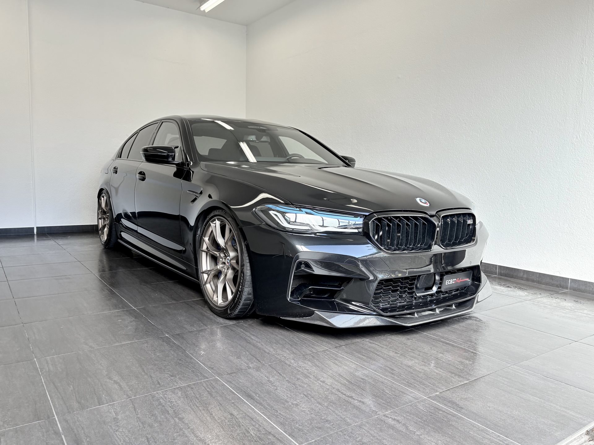 BMW M5 Lim. Competition-showroom-element-1