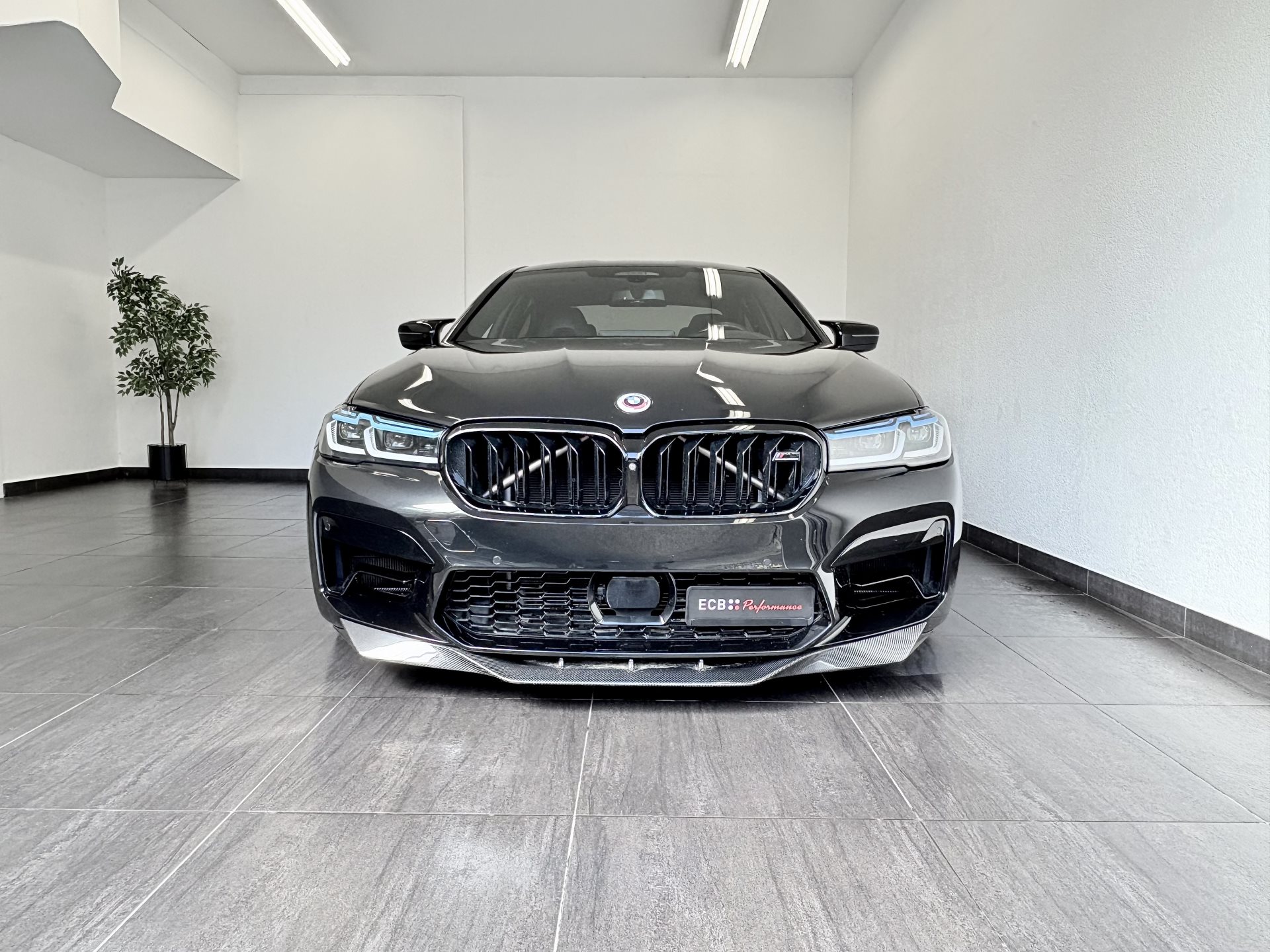 BMW M5 Lim. Competition-showroom-element-2