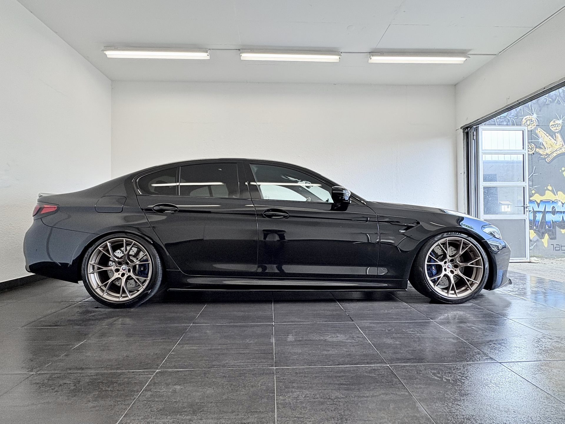 BMW M5 Lim. Competition-showroom-element-3