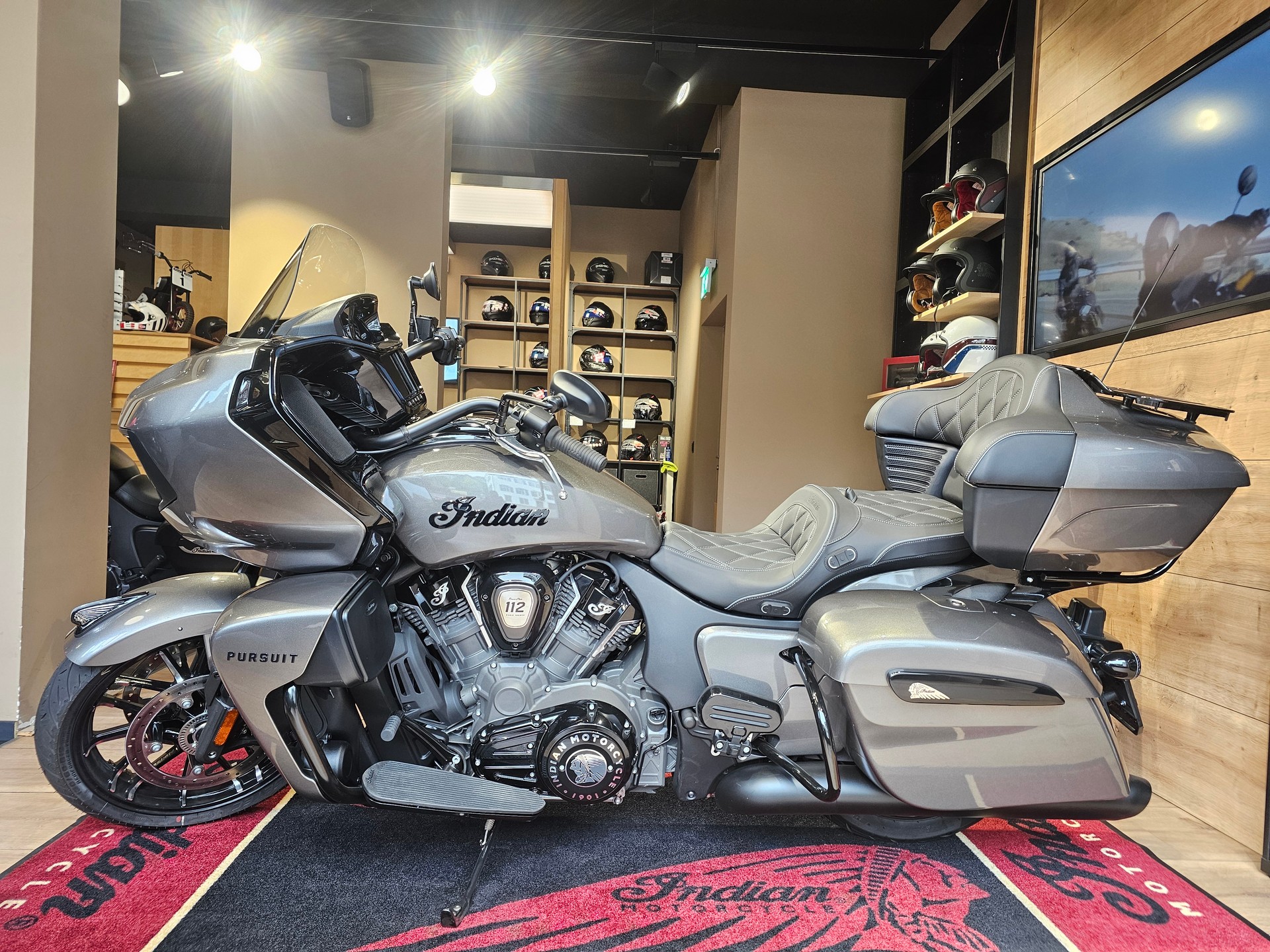 INDIAN Pursuit Dark Horse-image-1