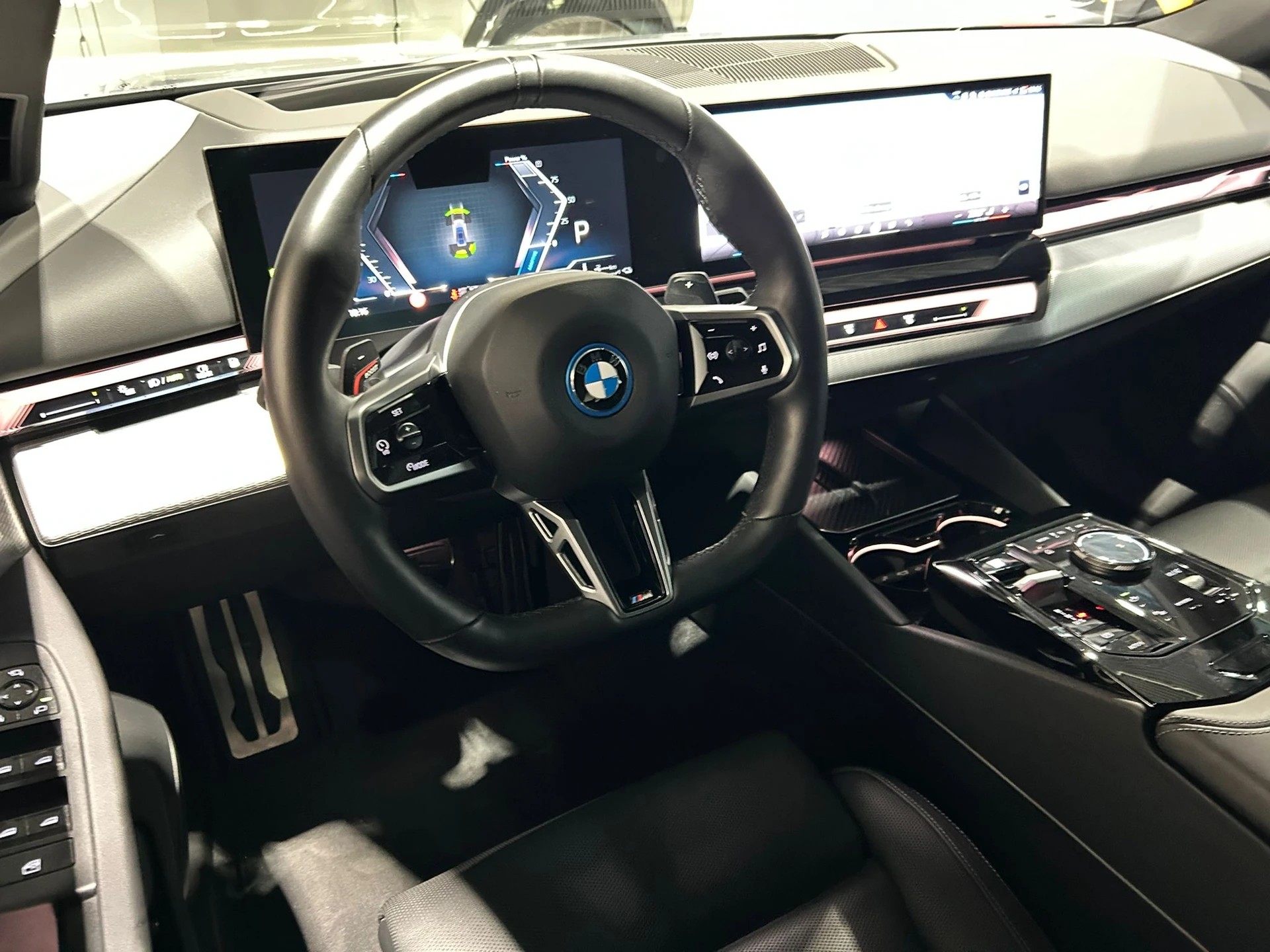 BMW 550e xDrive M-SPORT CH FAHRZEUG-image-10