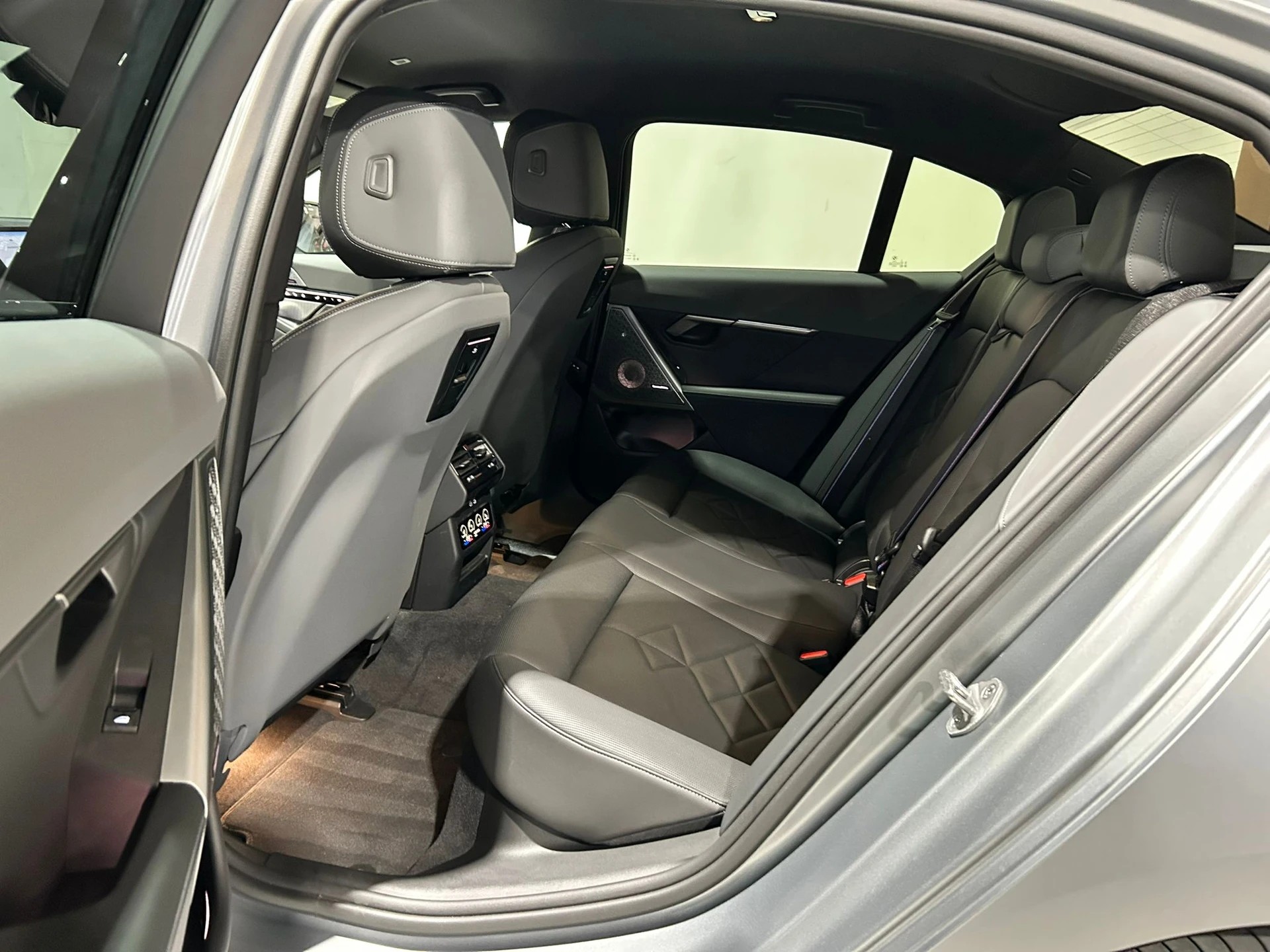 BMW 550e xDrive M-SPORT CH FAHRZEUG-image-7
