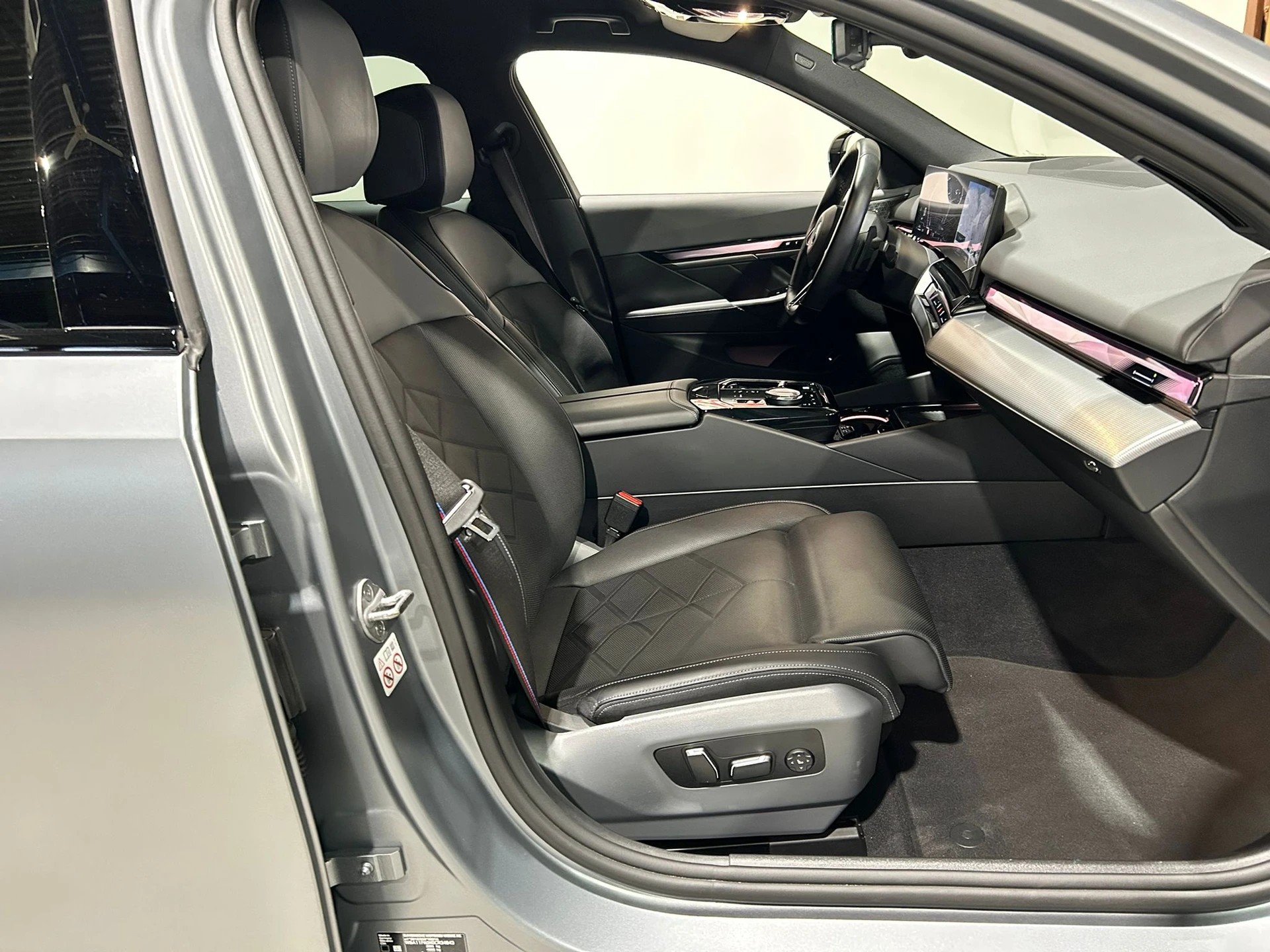 BMW 550e xDrive M-SPORT CH FAHRZEUG-image-9