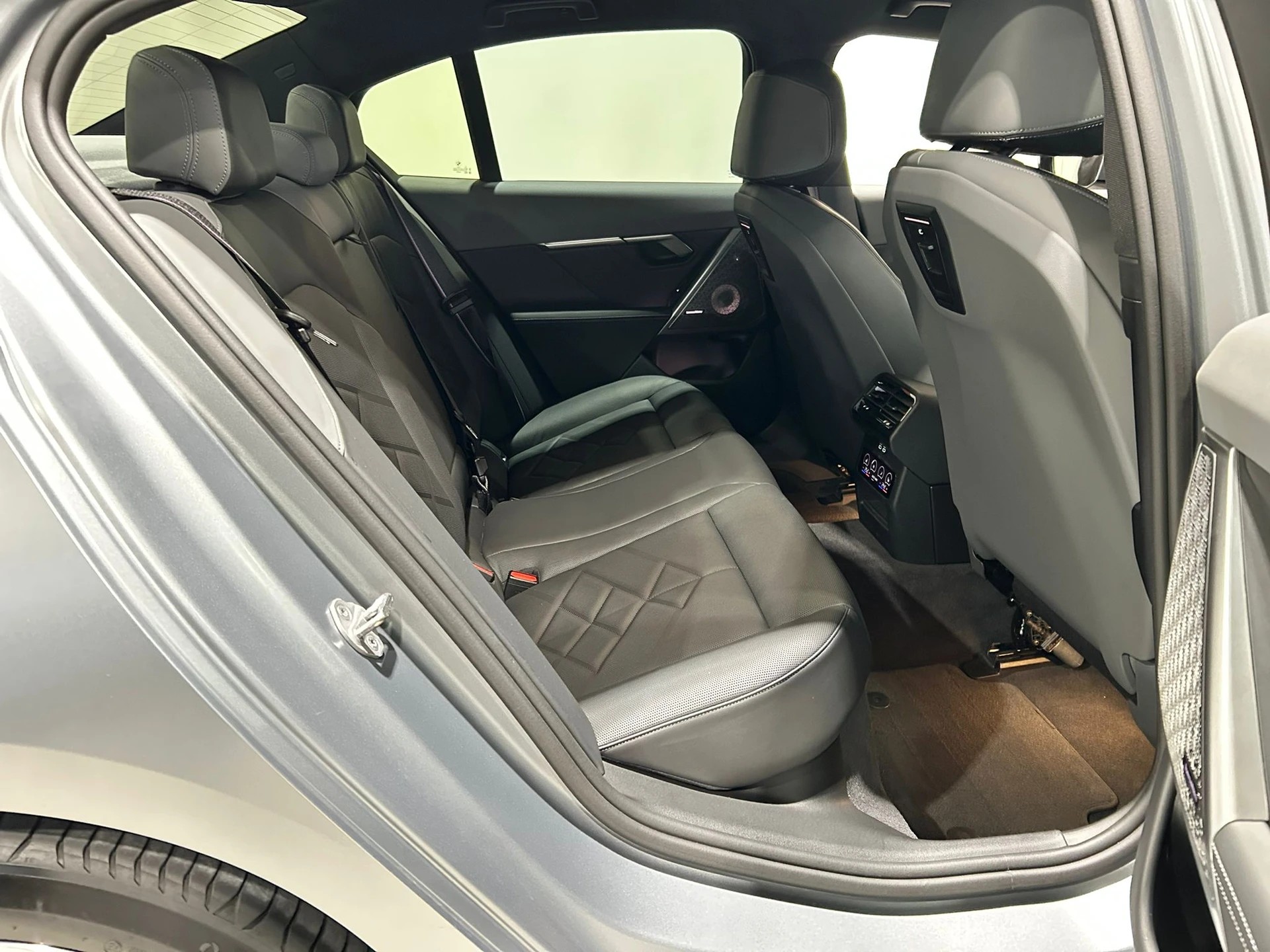 BMW 550e xDrive M-SPORT CH FAHRZEUG-image-8