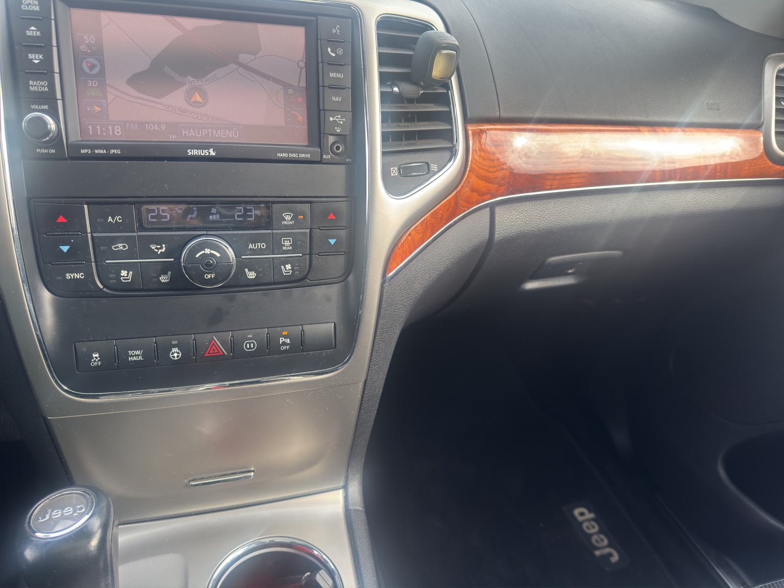JEEP Grand Cherokee 5.7 HEMI Overland Automatic-image-8