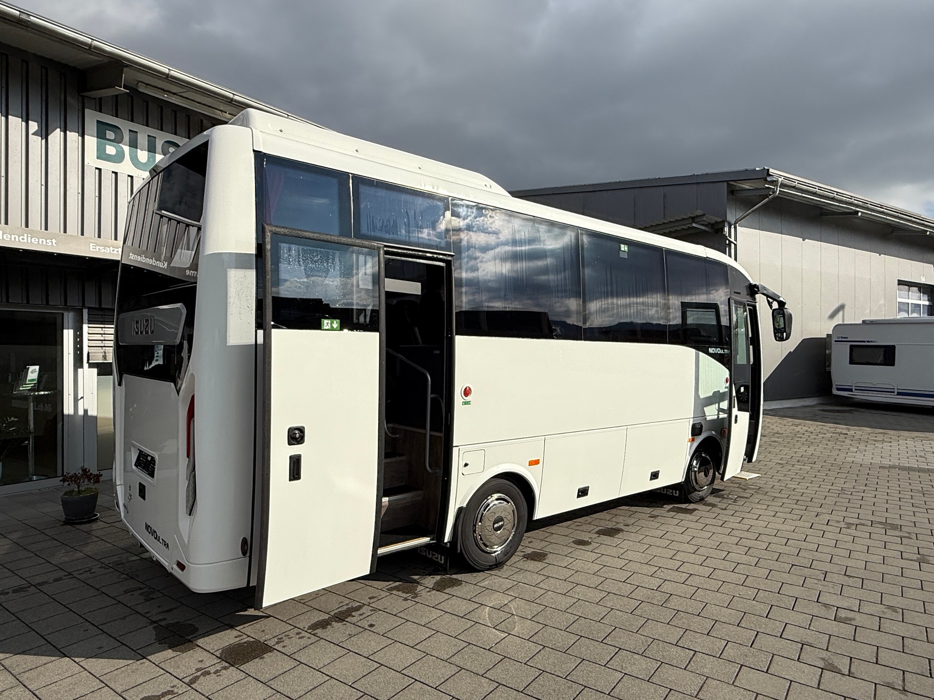 ISUZU AOS Novo Ultra Midibus-image-3