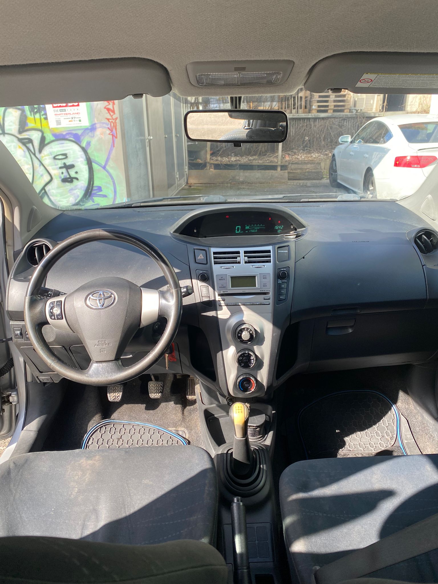 TOYOTA Yaris 1.0 Linea Luna-image-5