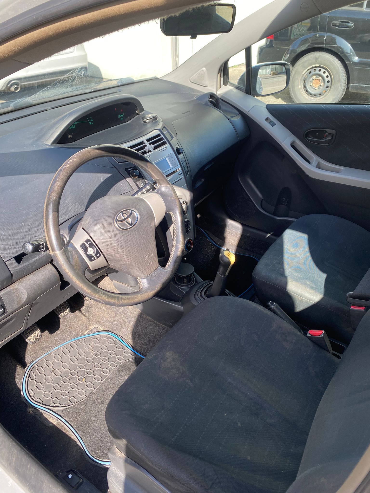 TOYOTA Yaris 1.0 Linea Luna-image-6