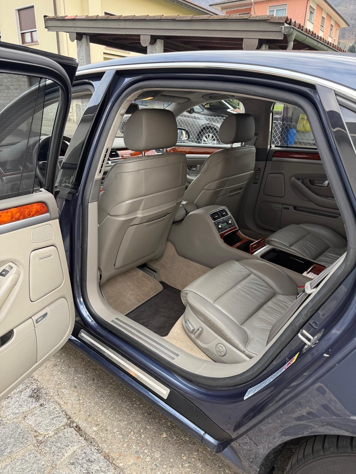 AUDI A8 L 6.0 quattro tiptronic-image-8