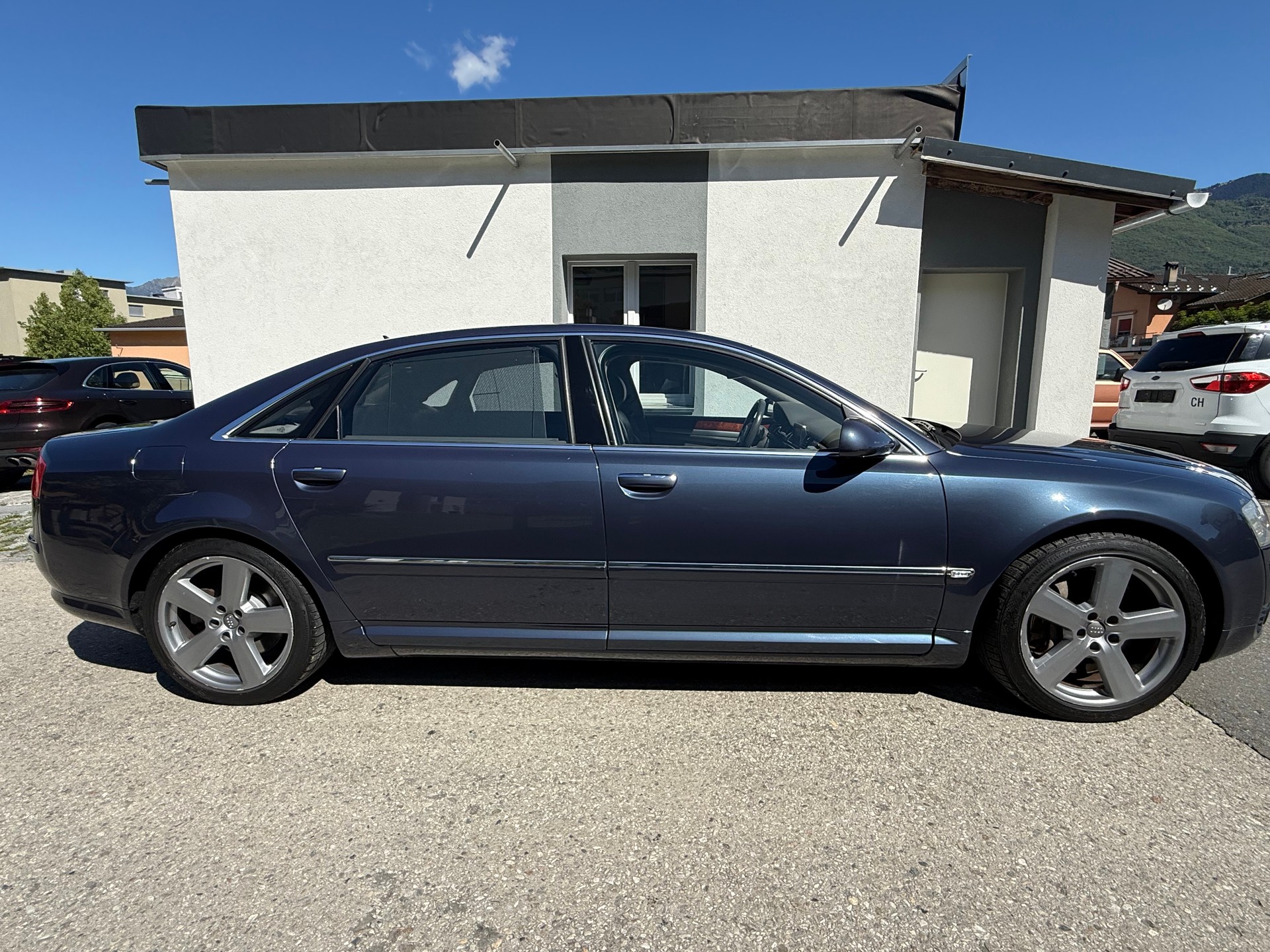 AUDI A8 L 6.0 quattro tiptronic-image-4