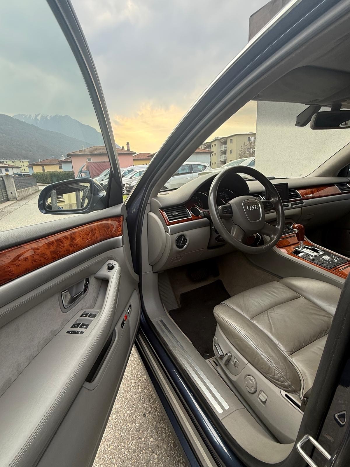 AUDI A8 L 6.0 quattro tiptronic-image-6