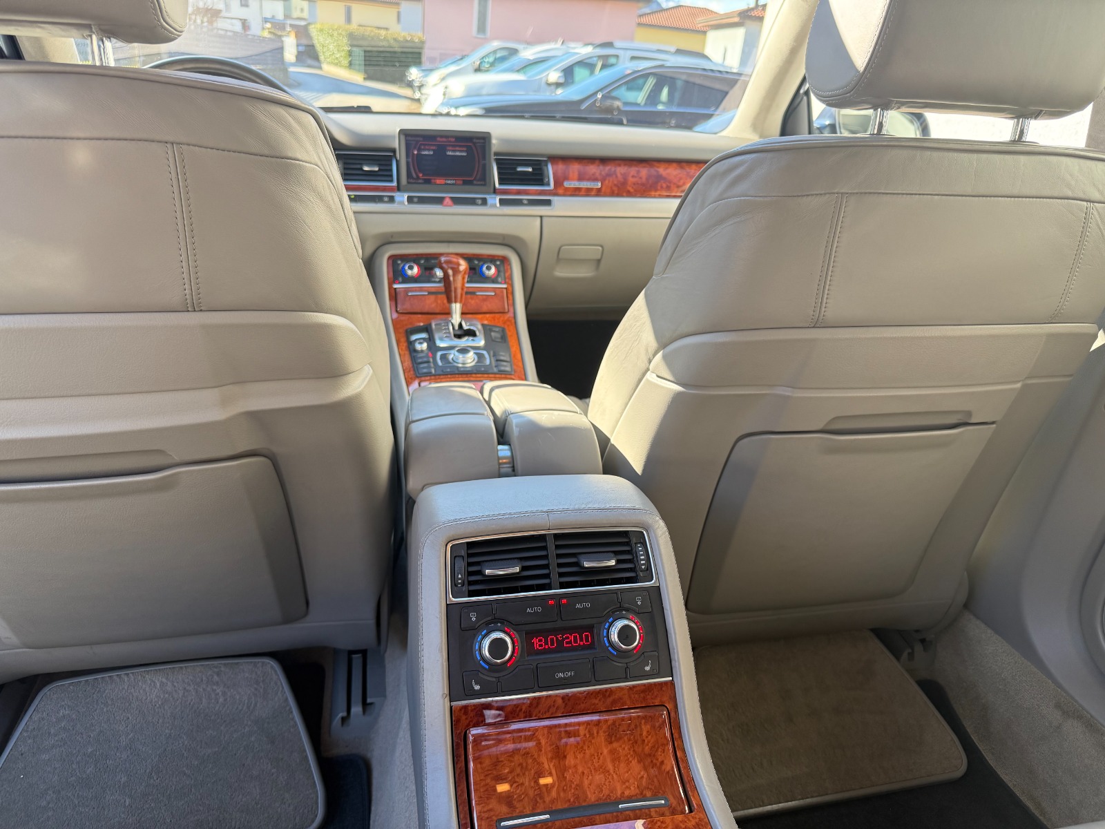 AUDI A8 L 6.0 quattro tiptronic-image-11