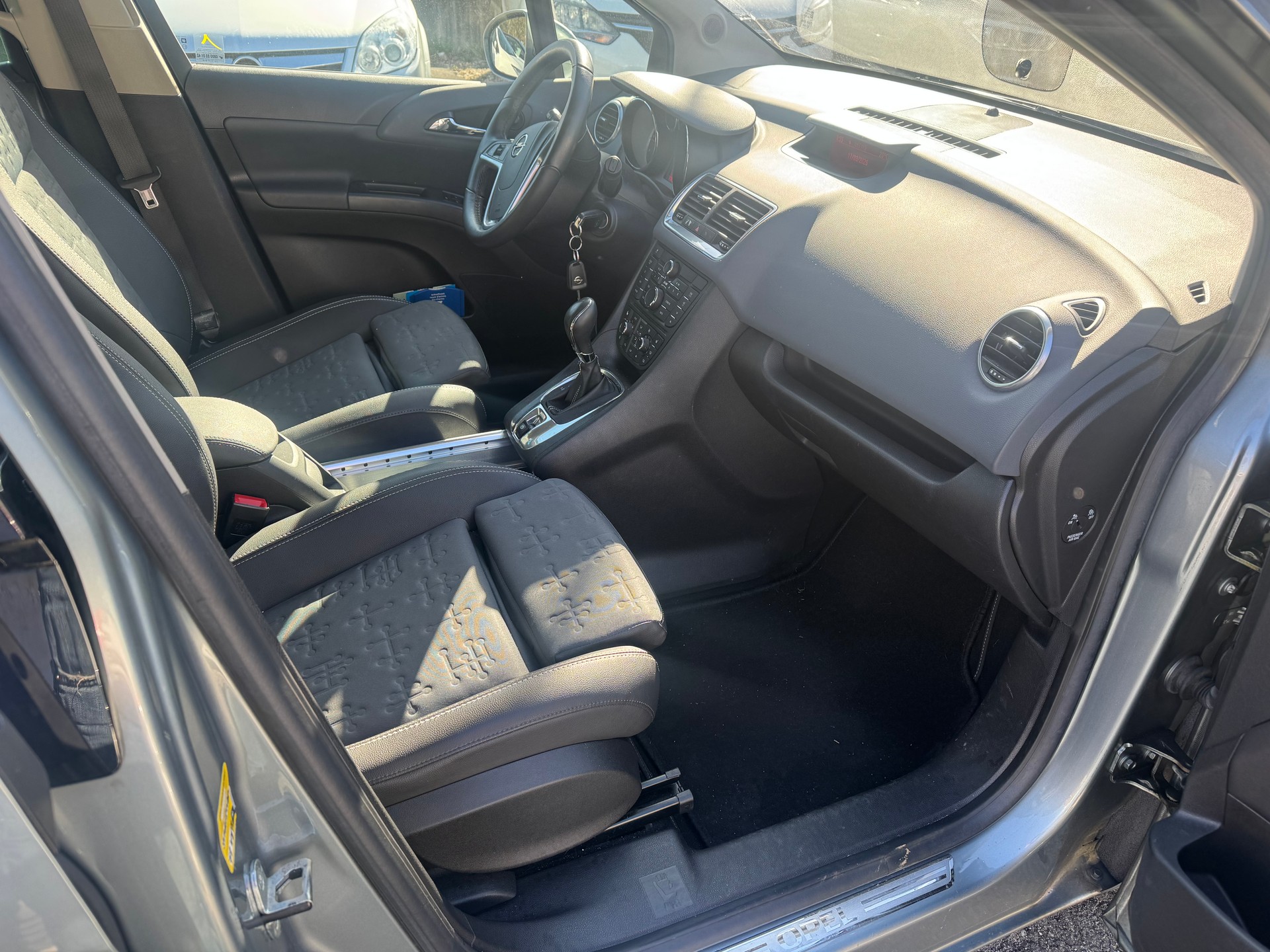 OPEL Meriva 1.7 CDTi Cosmo Automatic-image-9