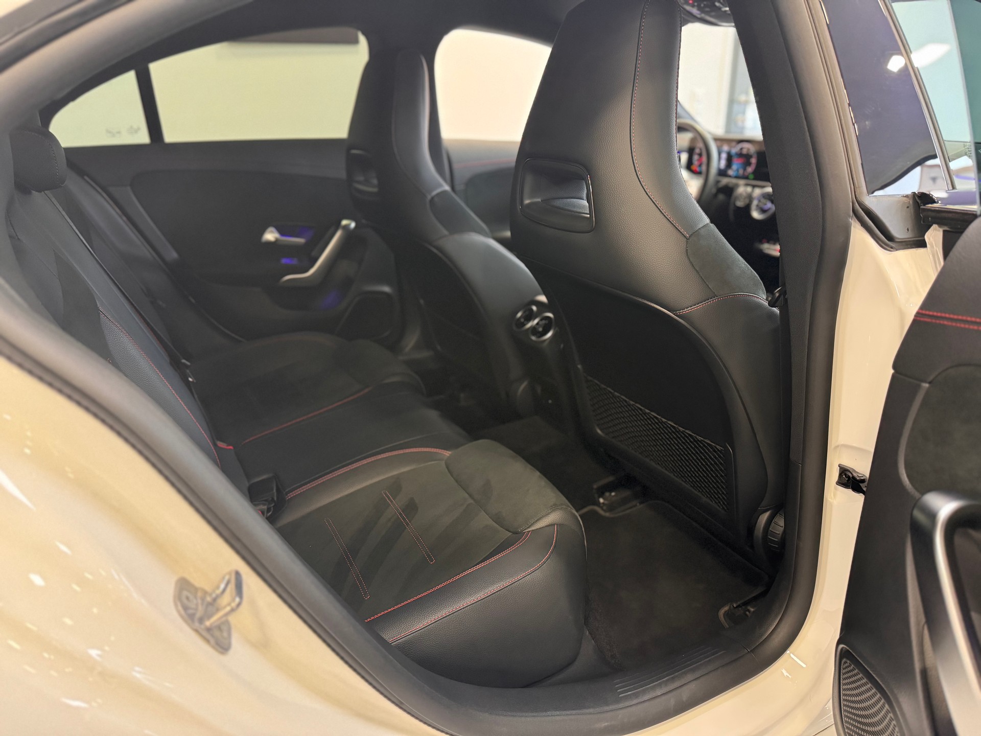 MERCEDES-BENZ CLA 200 d AMG Line 8G-DCT *Ambientebeleuchtung / Pack Sport Black / Rückfahrkamera / Pack Advantage*-image-9