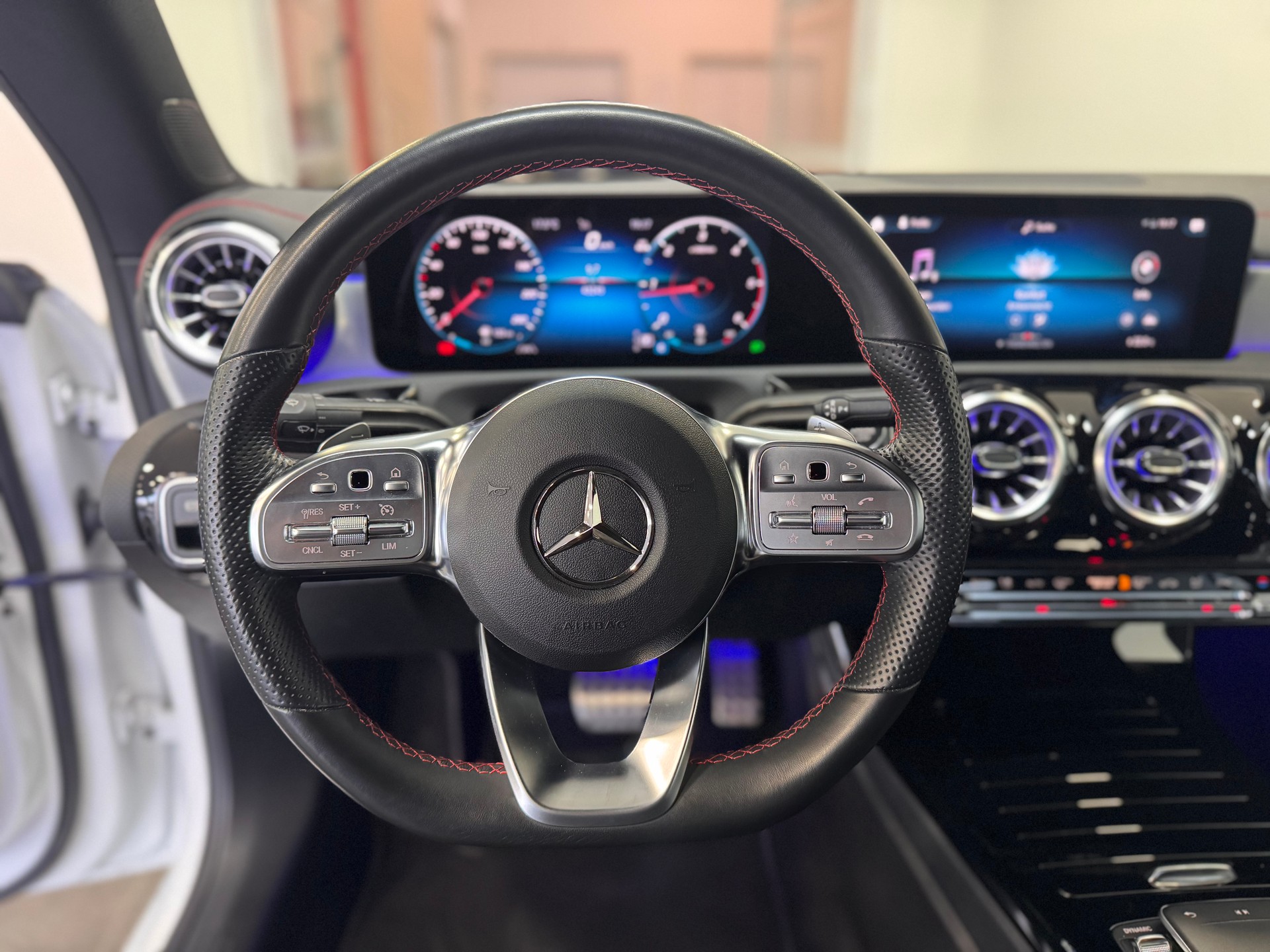 MERCEDES-BENZ CLA 200 d AMG Line 8G-DCT *Ambientebeleuchtung / Pack Sport Black / Rückfahrkamera / Pack Advantage*-image-12