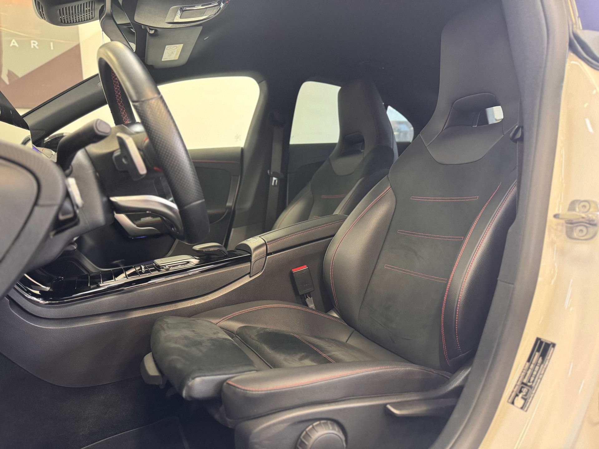 MERCEDES-BENZ CLA 200 d AMG Line 8G-DCT *Ambientebeleuchtung / Pack Sport Black / Rückfahrkamera / Pack Advantage*-image-7