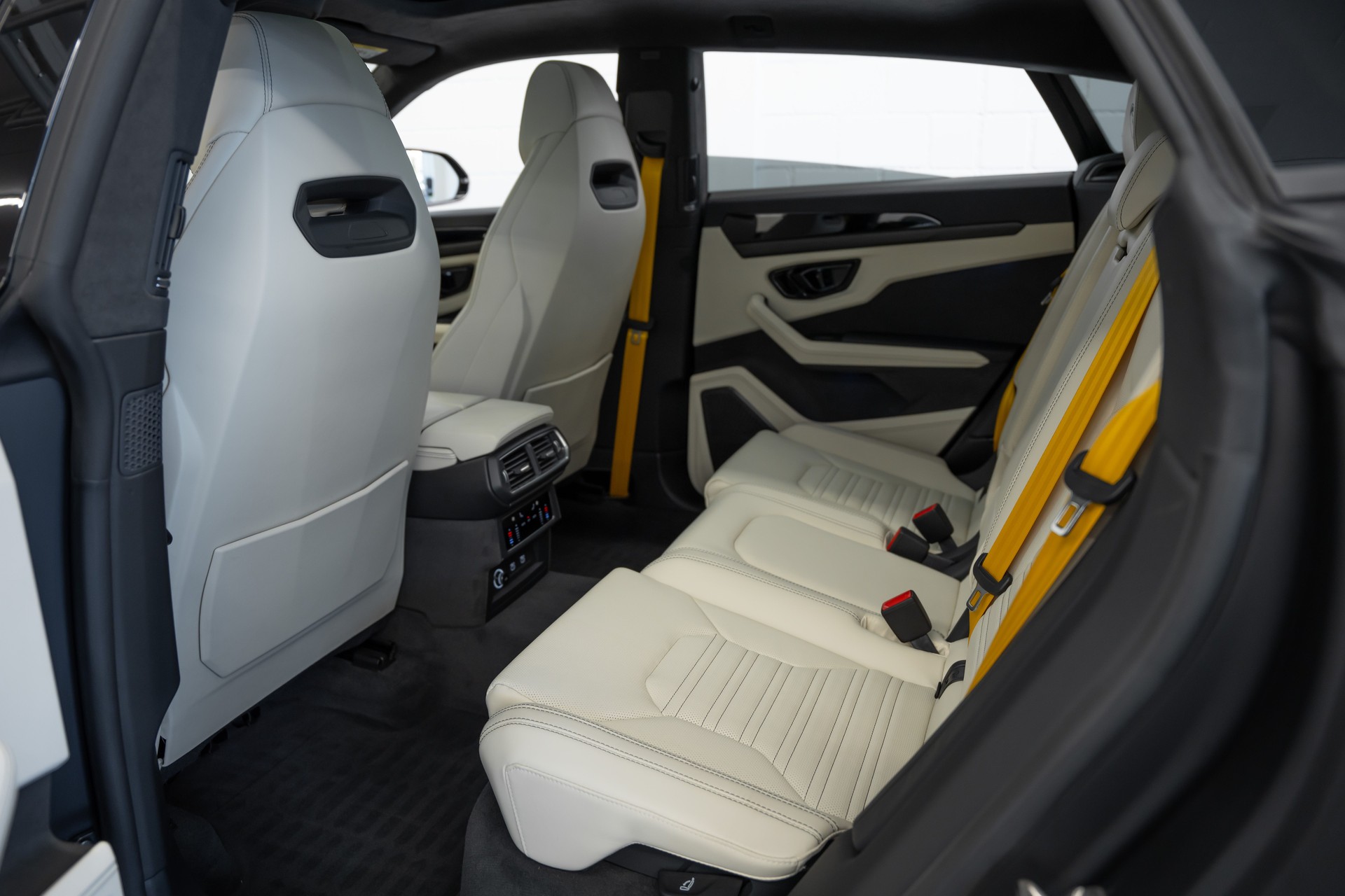 LAMBORGHINI Urus SE-image-12