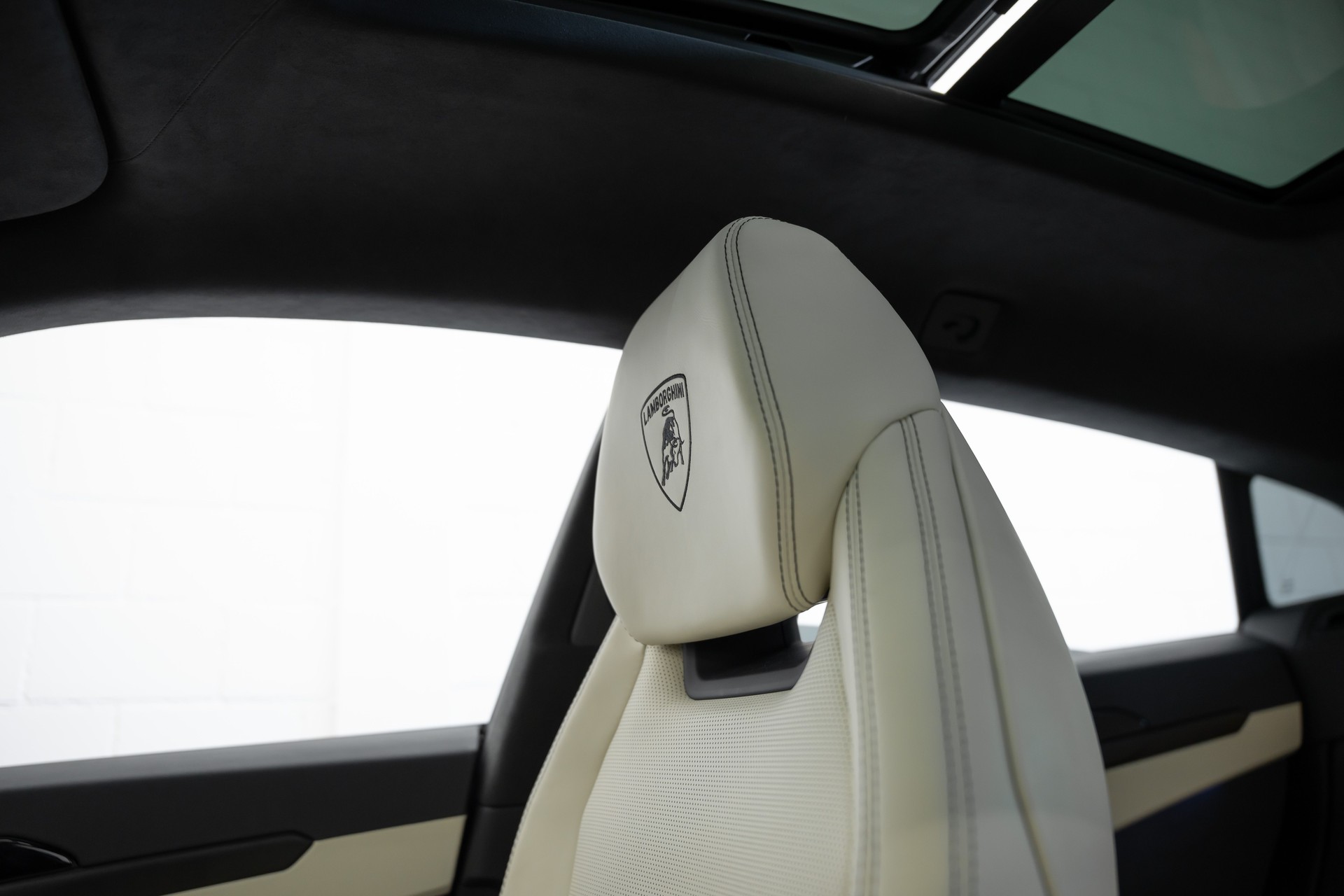 LAMBORGHINI Urus SE-image-30