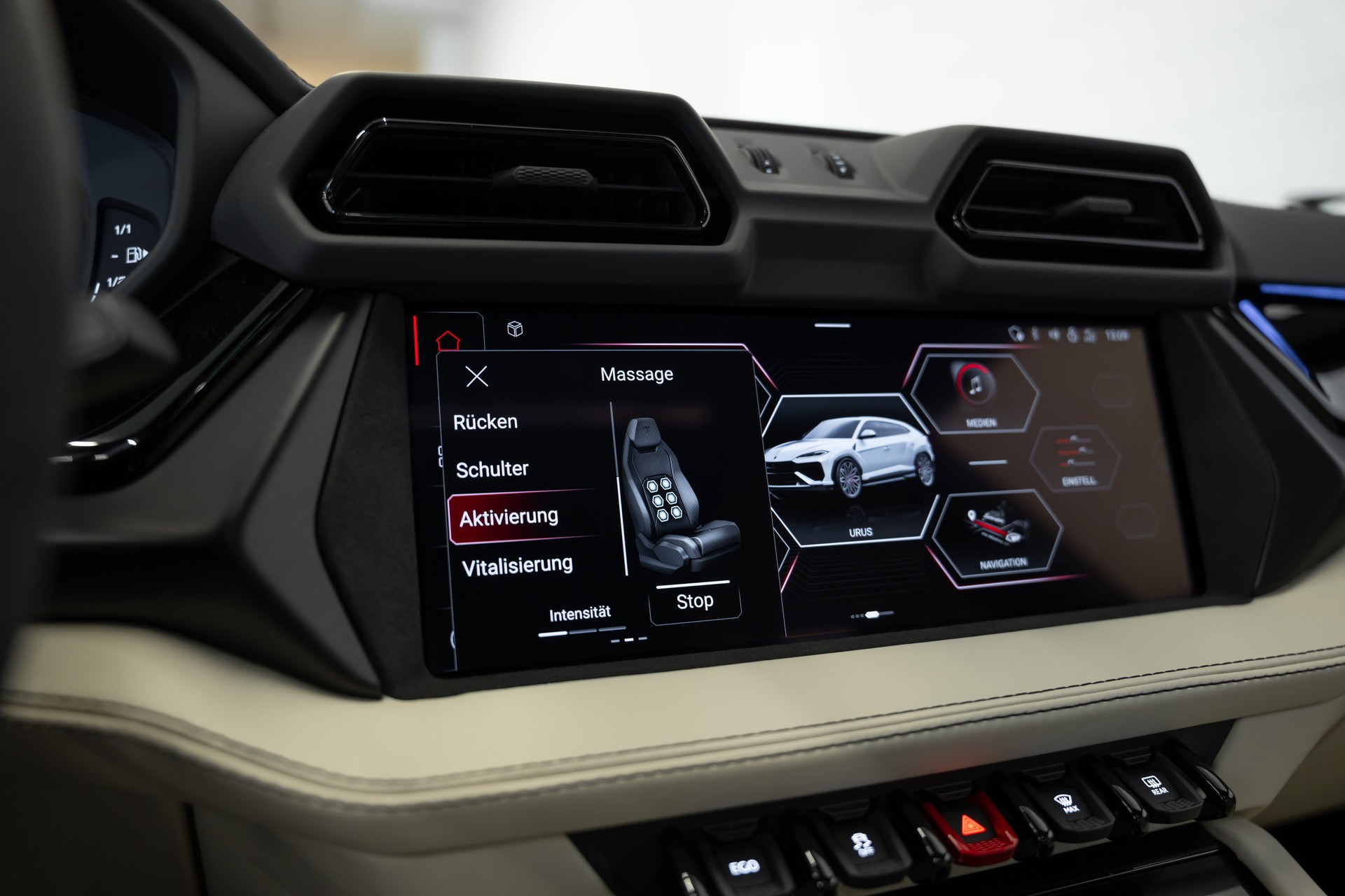 LAMBORGHINI Urus SE-image-24
