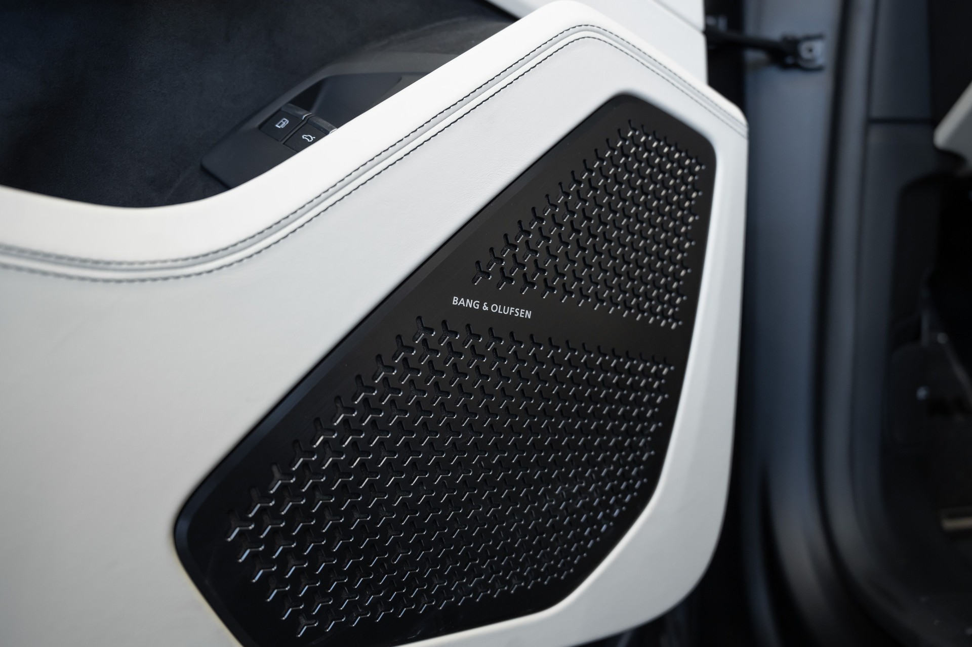 LAMBORGHINI Urus SE-image-20