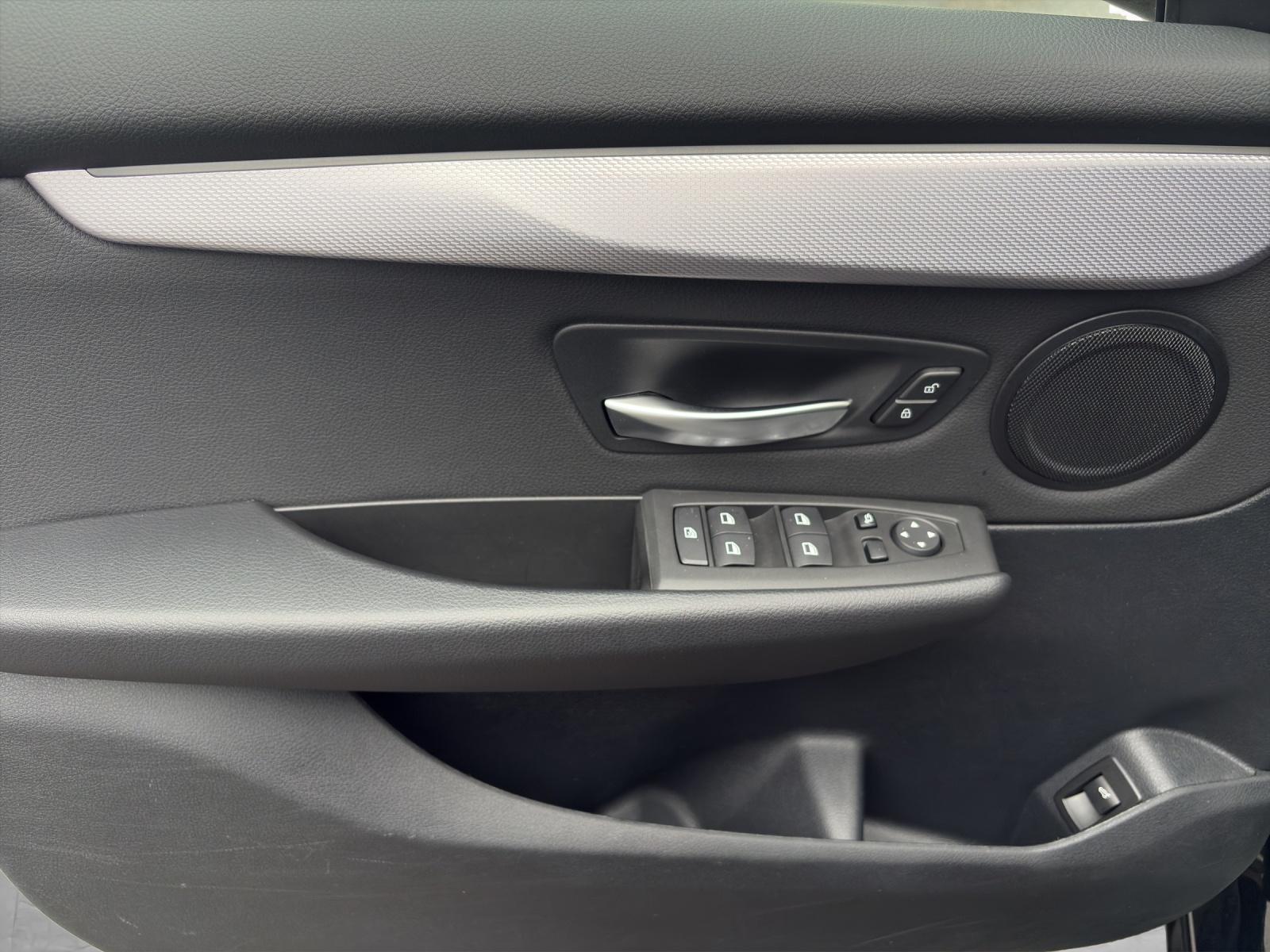 BMW 218d xDrive Active Tourer-image-16