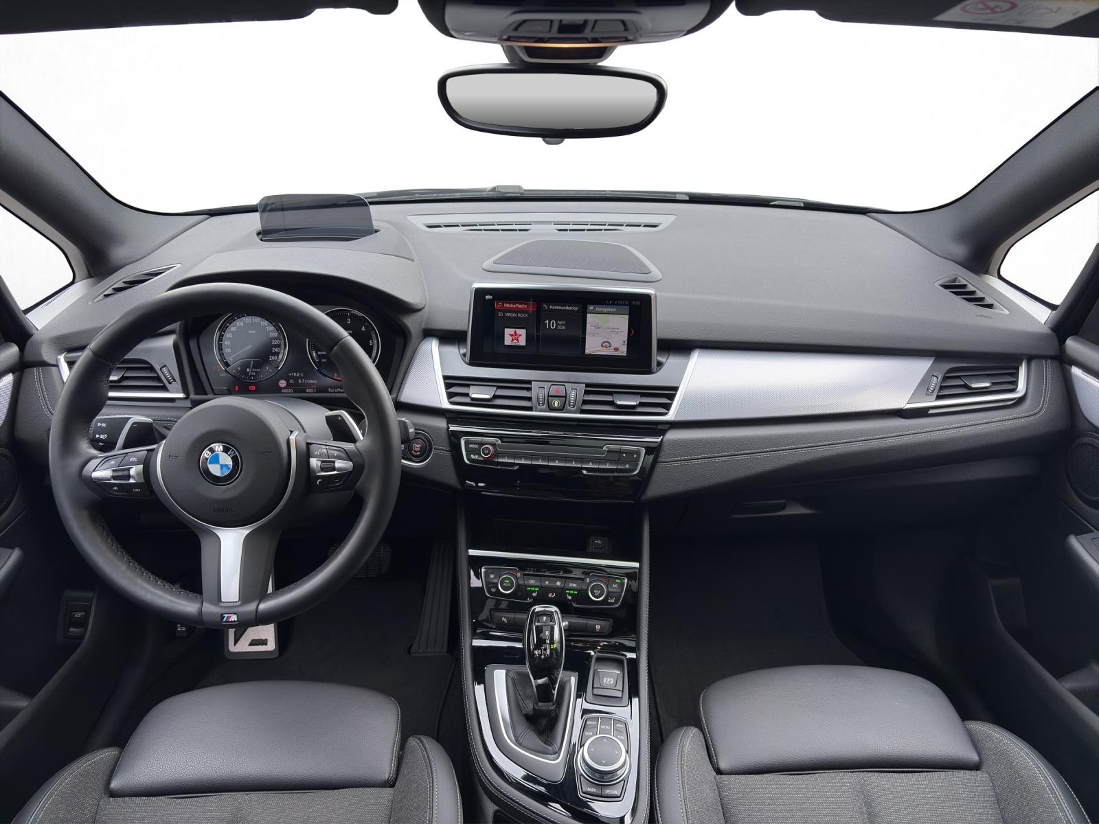 BMW 218d xDrive Active Tourer-image-12