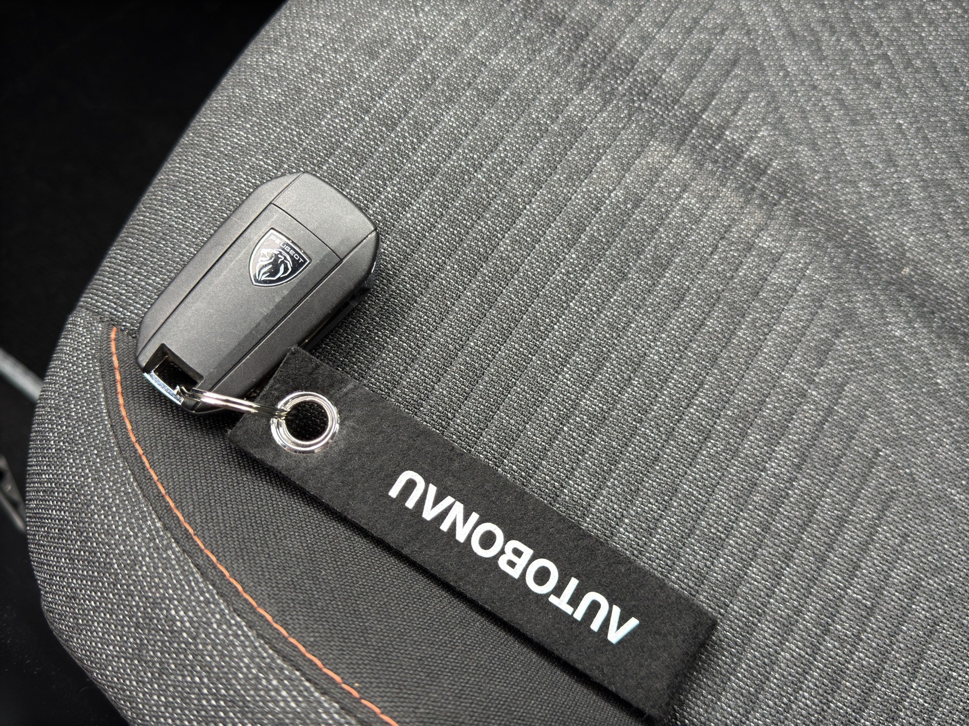 PEUGEOT 2008 1.2 Hybrid 145 Style-image-48