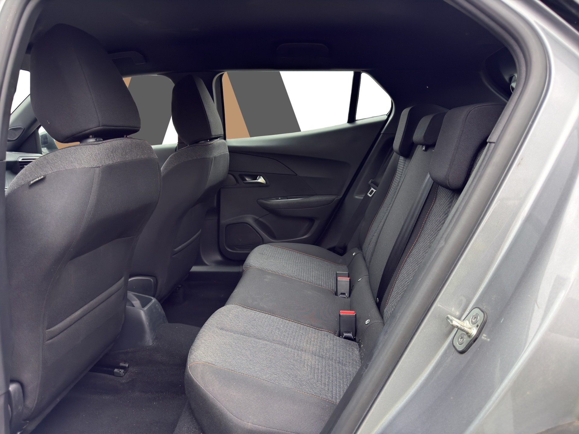 PEUGEOT 2008 1.2 Hybrid 145 Style-image-15