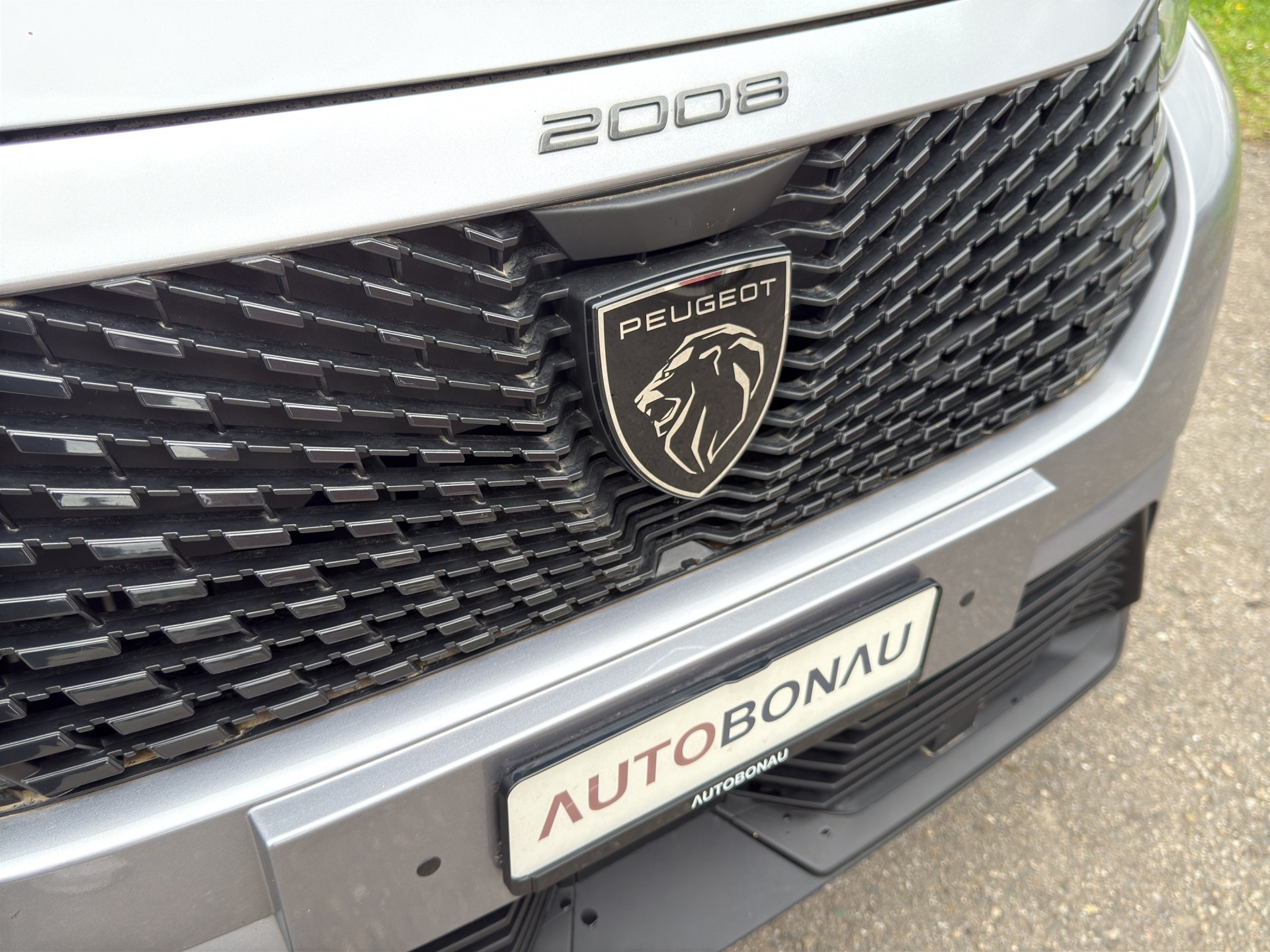 PEUGEOT 2008 1.2 Hybrid 145 Style-image-37