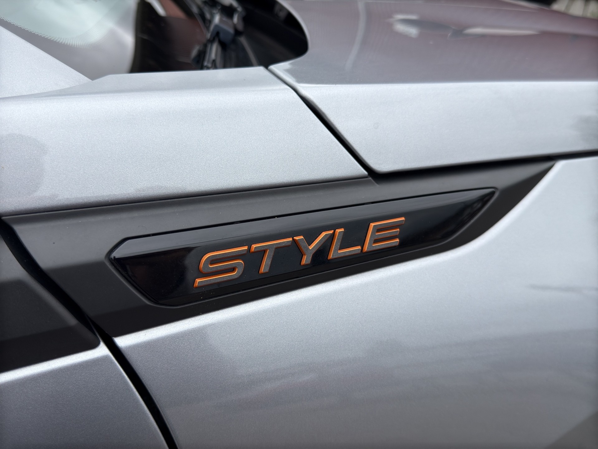 PEUGEOT 2008 1.2 Hybrid 145 Style-image-35