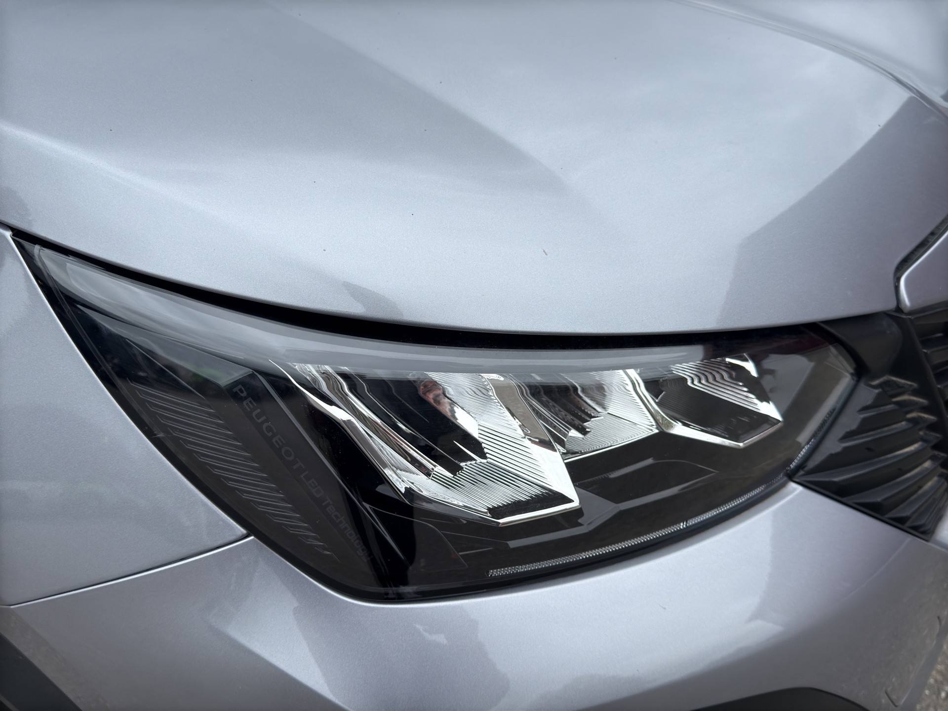 PEUGEOT 2008 1.2 Hybrid 145 Style-image-36