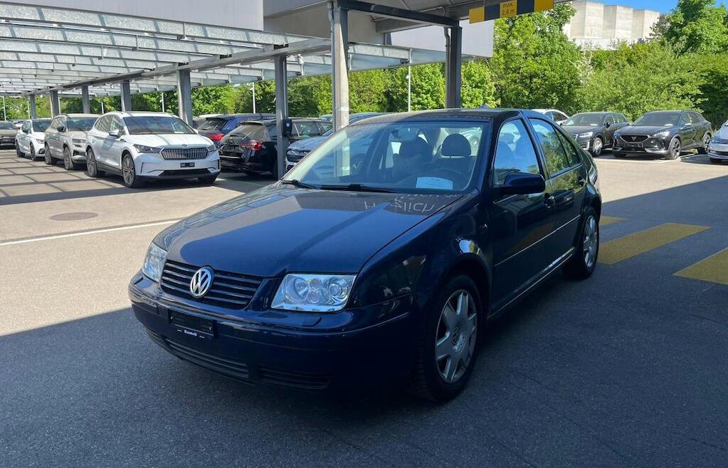 VW Bora 2.3 Highline-image-6