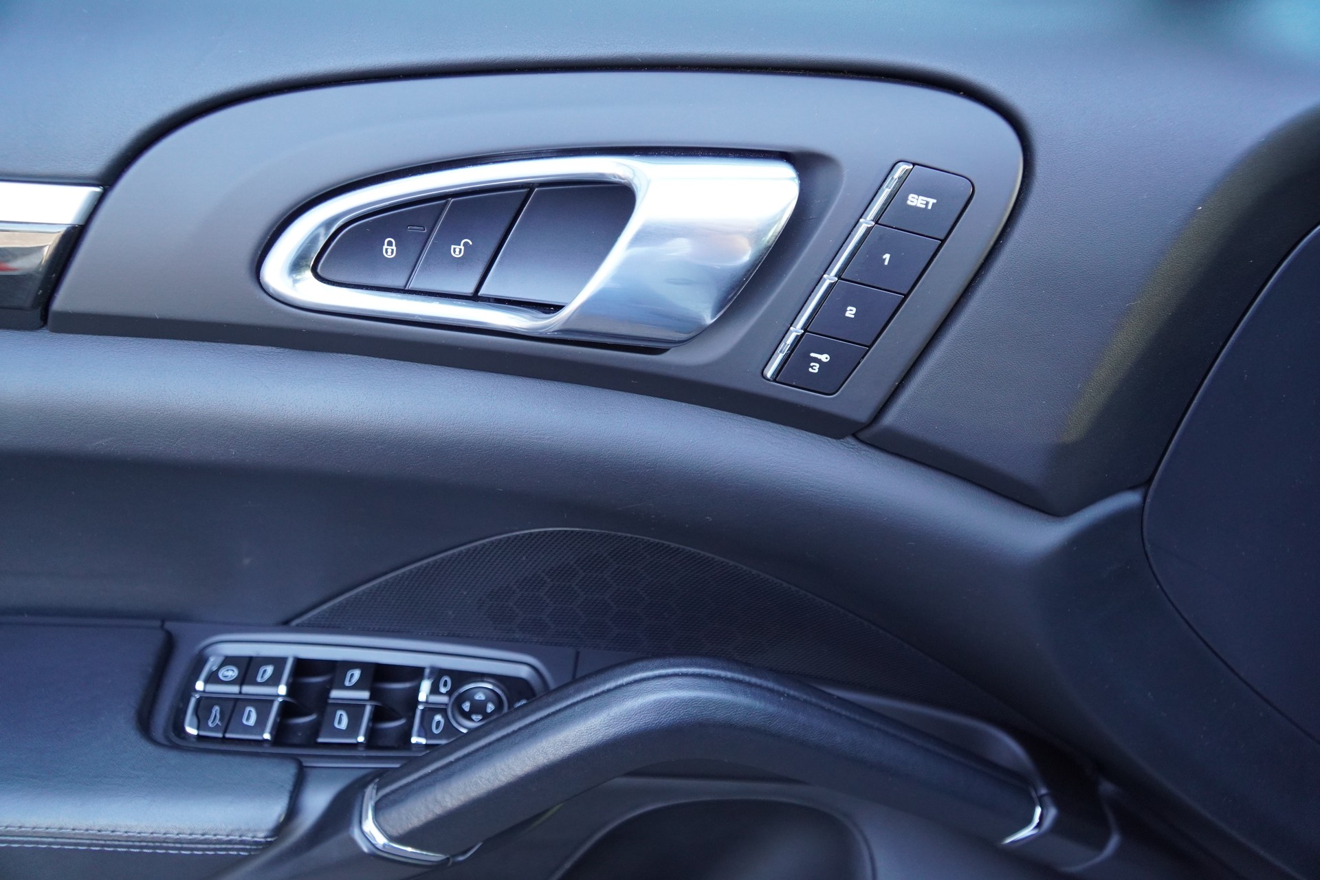 PORSCHE Cayenne S Diesel-image-21