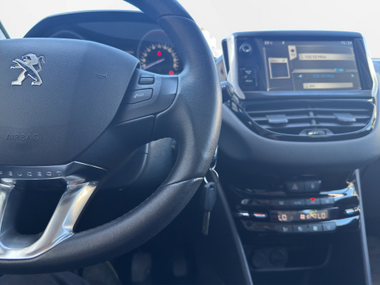 PEUGEOT 208 1.6 VTI Intuitive-image-8