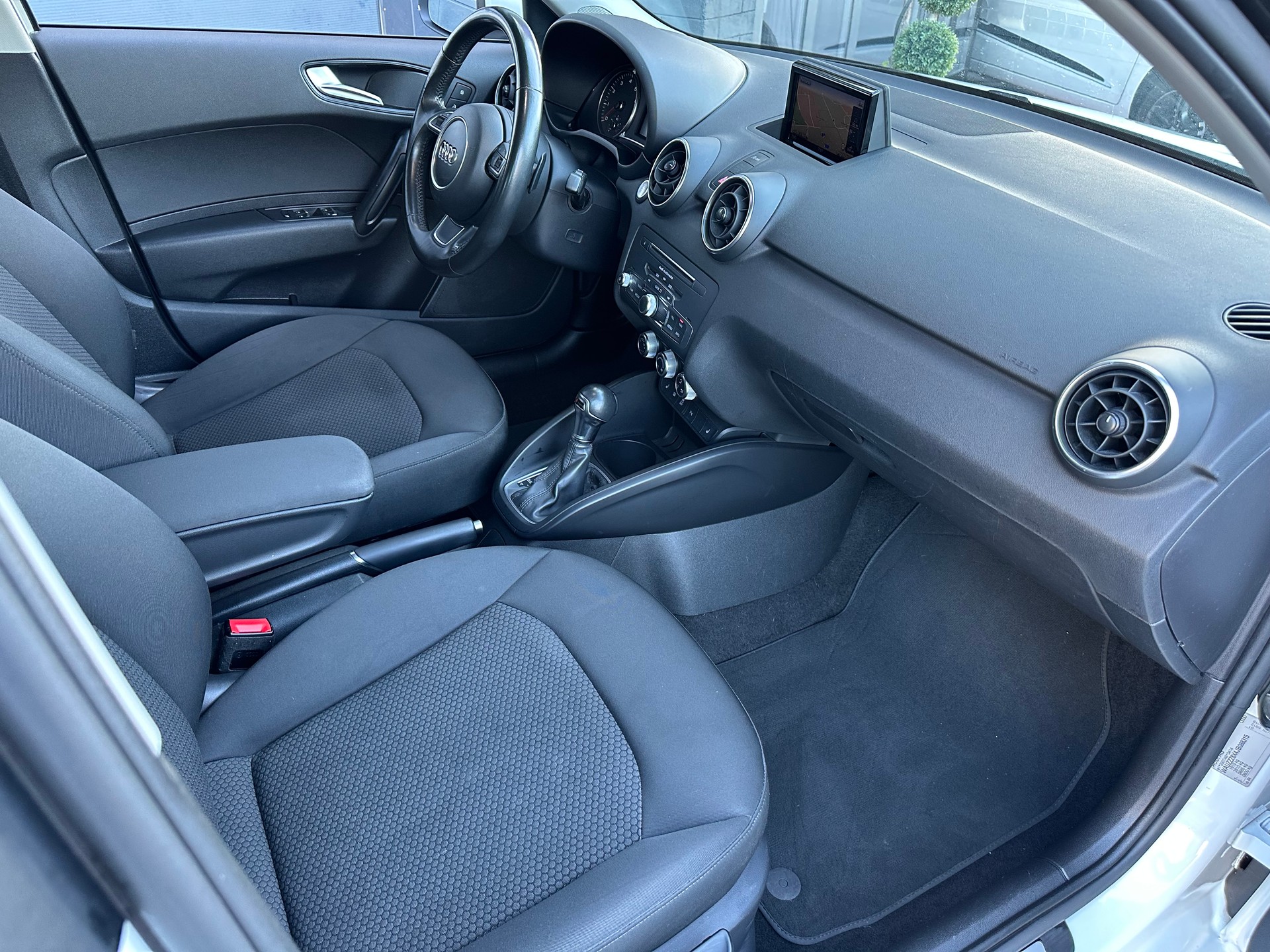 AUDI A1 Sportback 1.0 TFSI Sport S-tronic-image-13