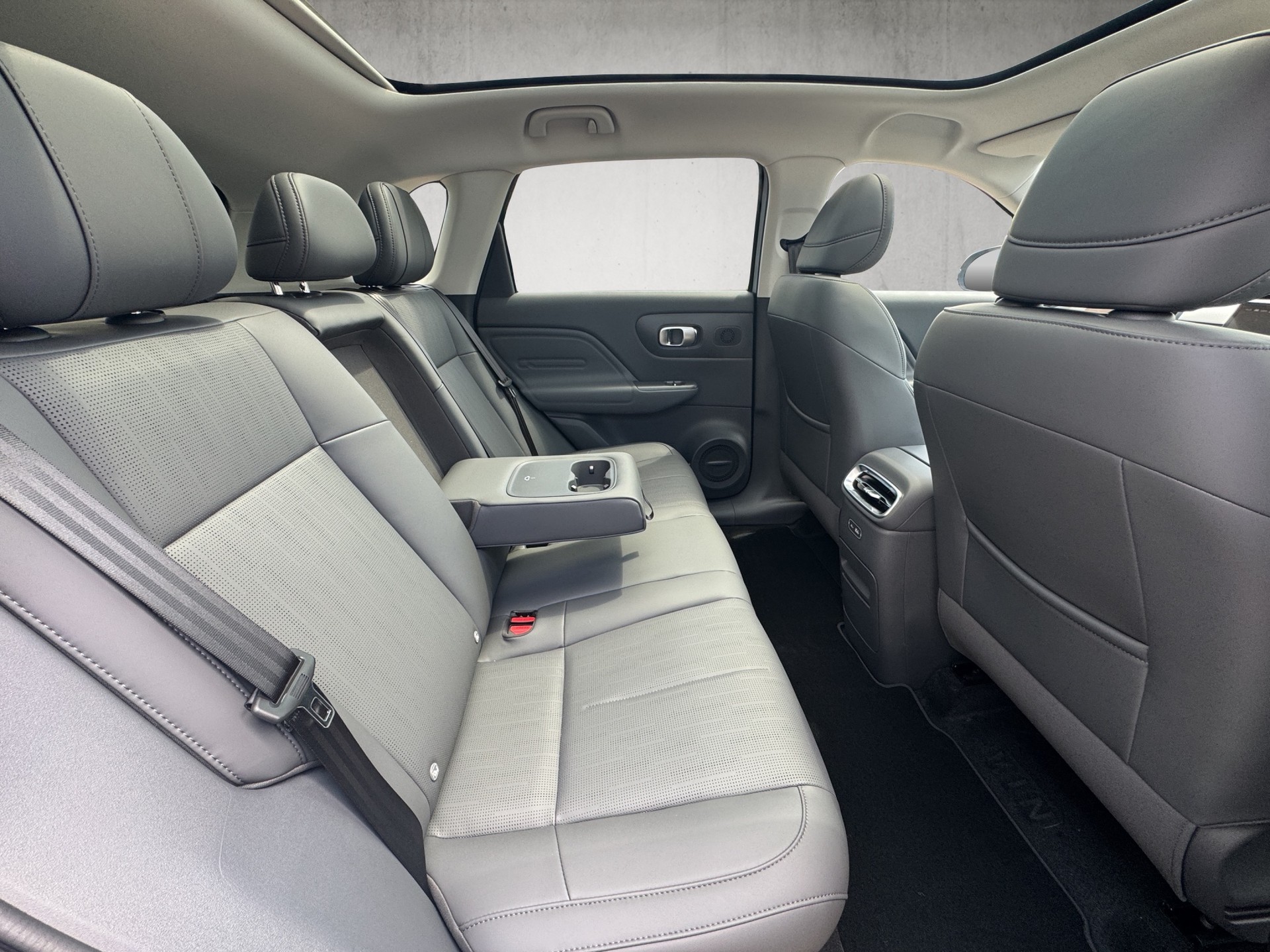 LEAPMOTOR B10 1.5 Hybrid EV-image-14