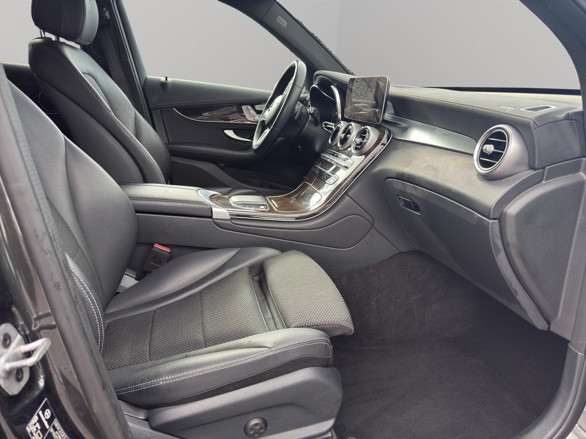 MERCEDES-BENZ GLC 200 Off-Road 4Matic 9G-Tronic-image-8
