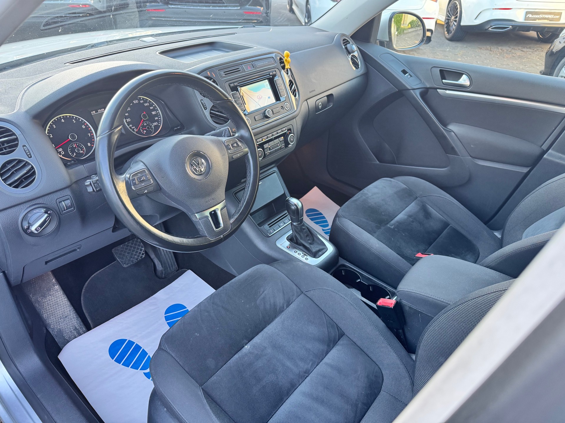 VW Tiguan 2.0 TSI Sport 4Motion-image-6