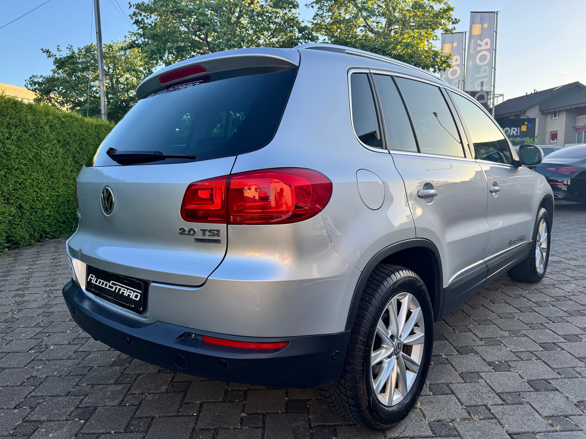 VW Tiguan 2.0 TSI Sport 4Motion-showroom-element-3